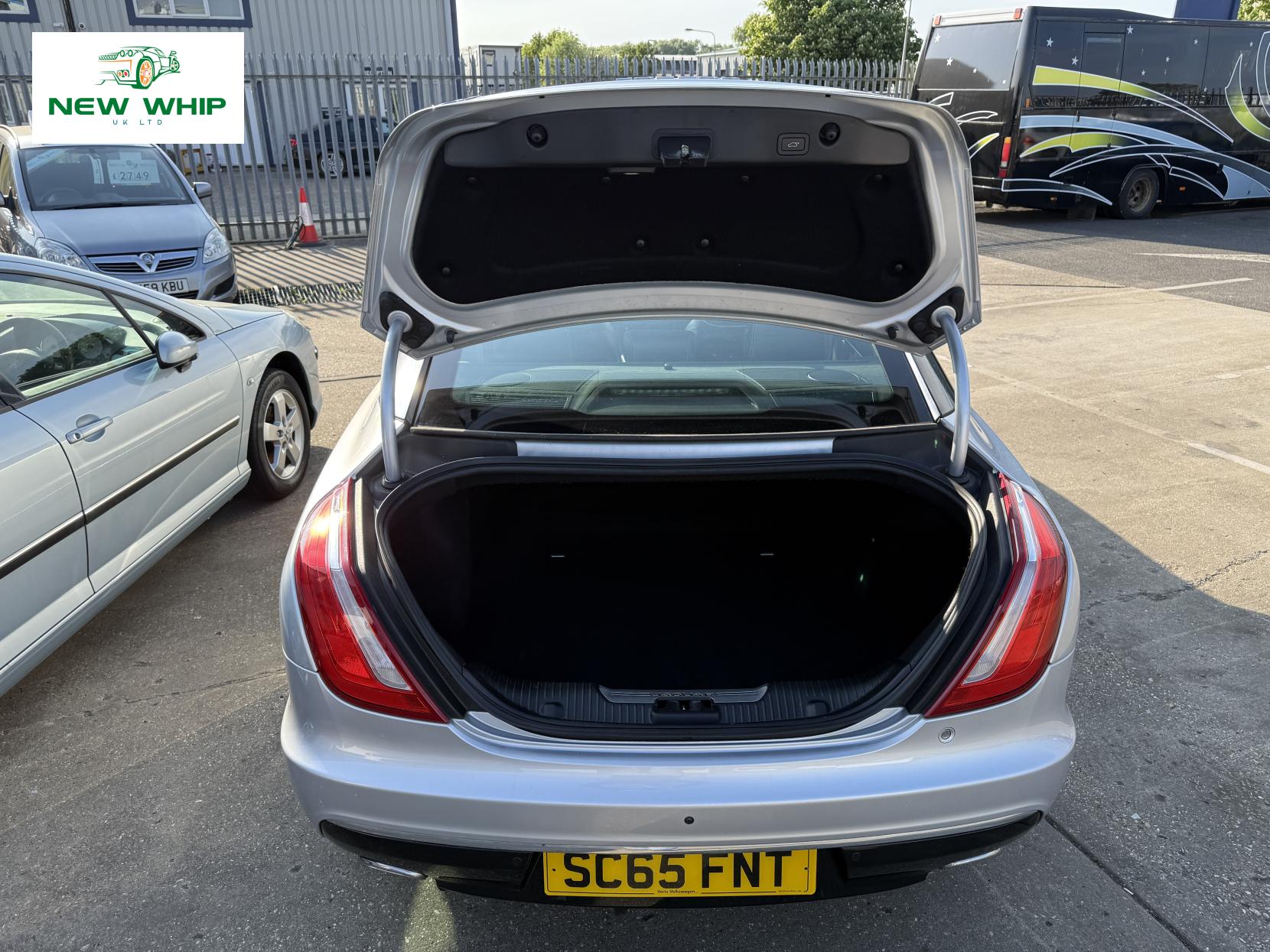 Jaguar XJ 3.0d V6 Premium Luxury Saloon 4dr Diesel Auto Euro 6 (s/s) (300 ps)