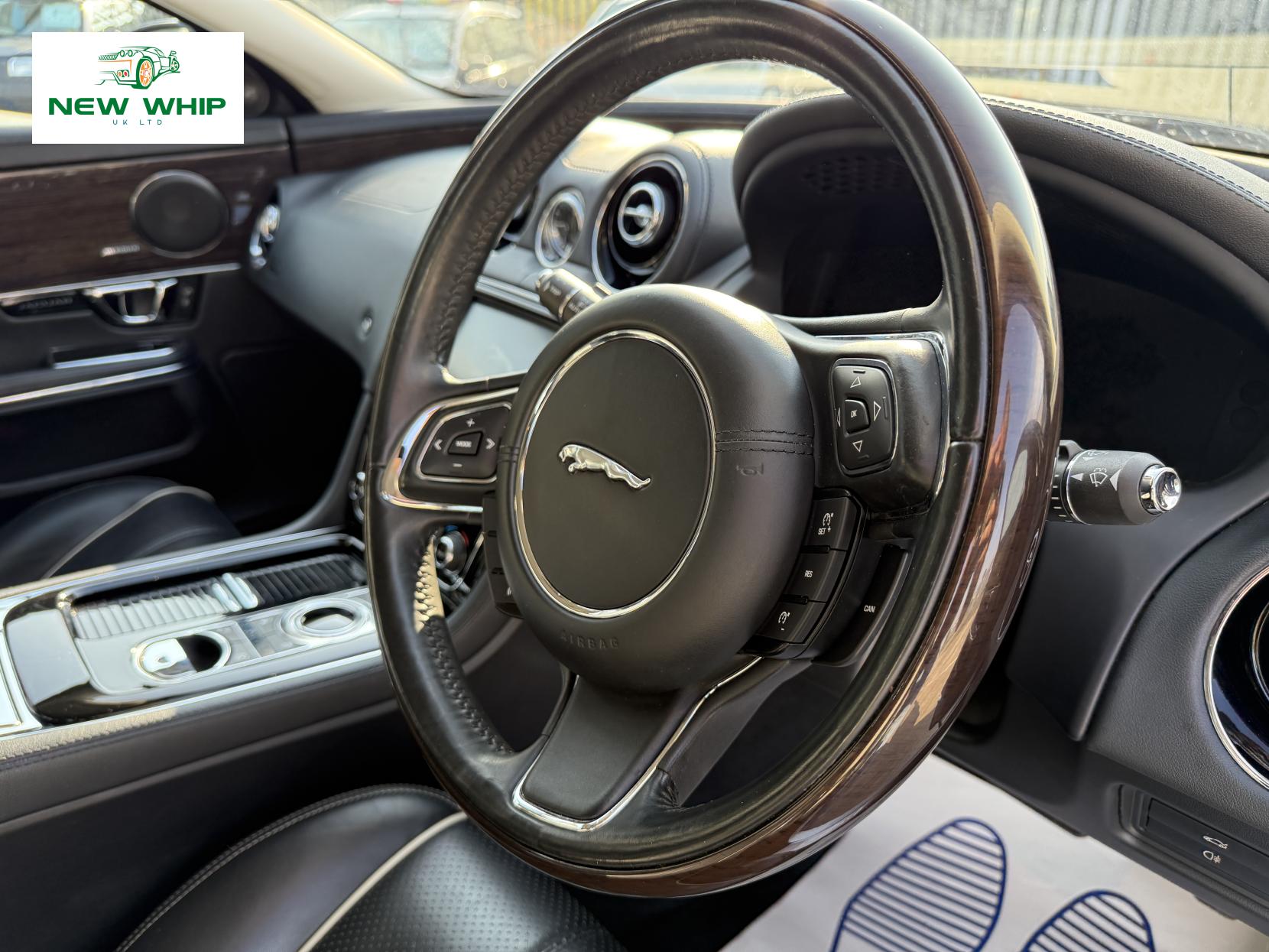 Jaguar XJ 3.0d V6 Premium Luxury Saloon 4dr Diesel Auto Euro 6 (s/s) (300 ps)