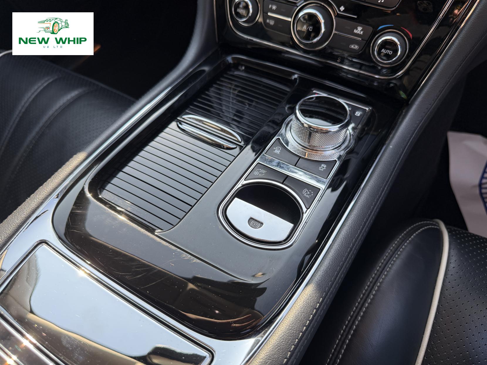 Jaguar XJ 3.0d V6 Premium Luxury Saloon 4dr Diesel Auto Euro 6 (s/s) (300 ps)