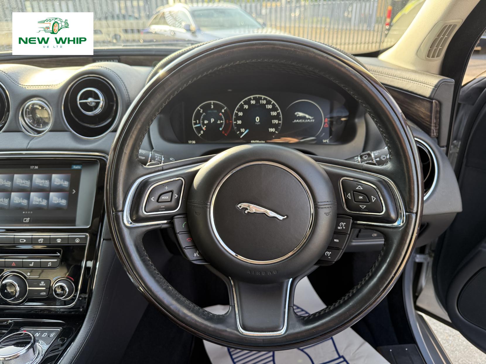 Jaguar XJ 3.0d V6 Premium Luxury Saloon 4dr Diesel Auto Euro 6 (s/s) (300 ps)