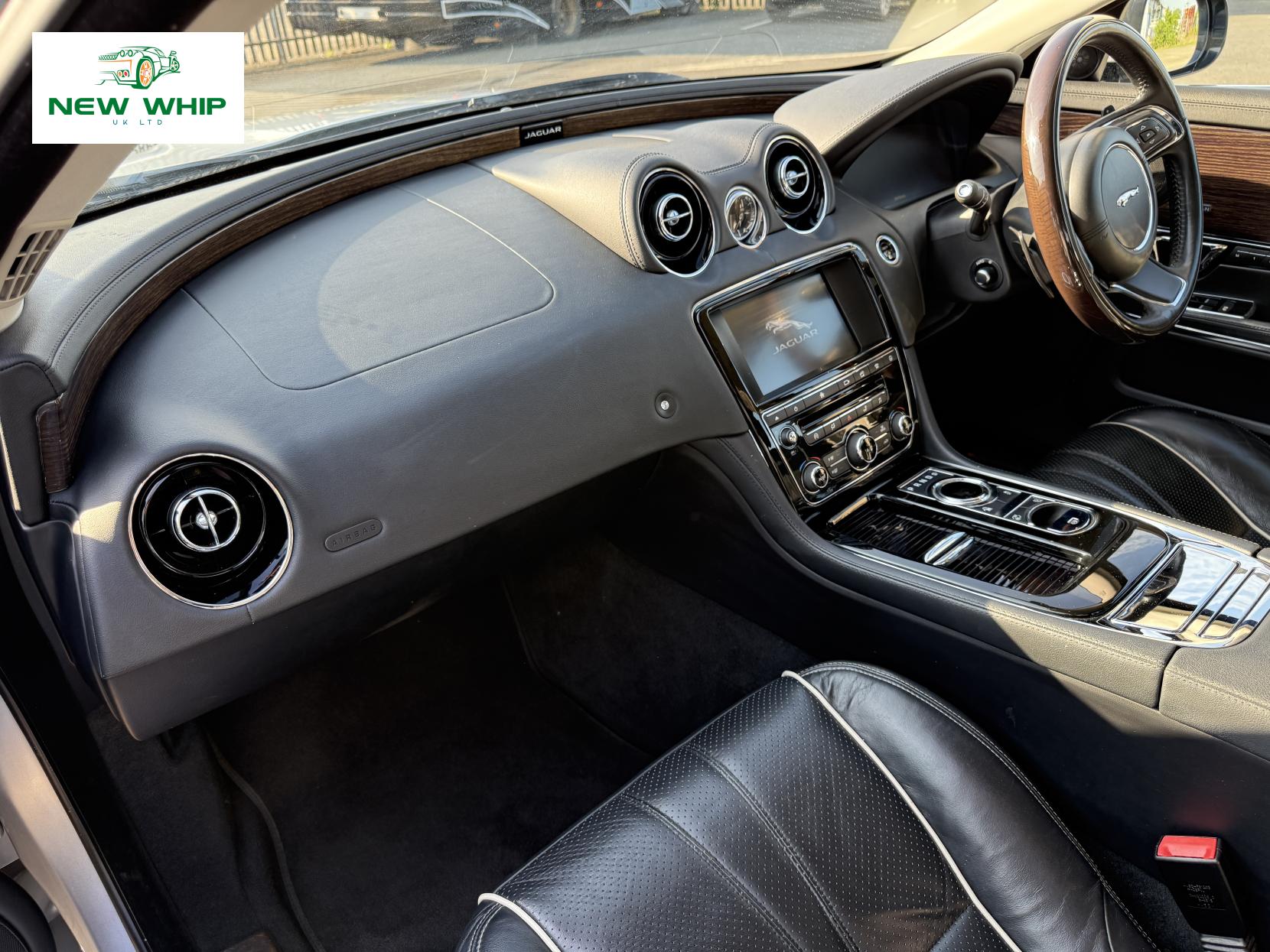 Jaguar XJ 3.0d V6 Premium Luxury Saloon 4dr Diesel Auto Euro 6 (s/s) (300 ps)
