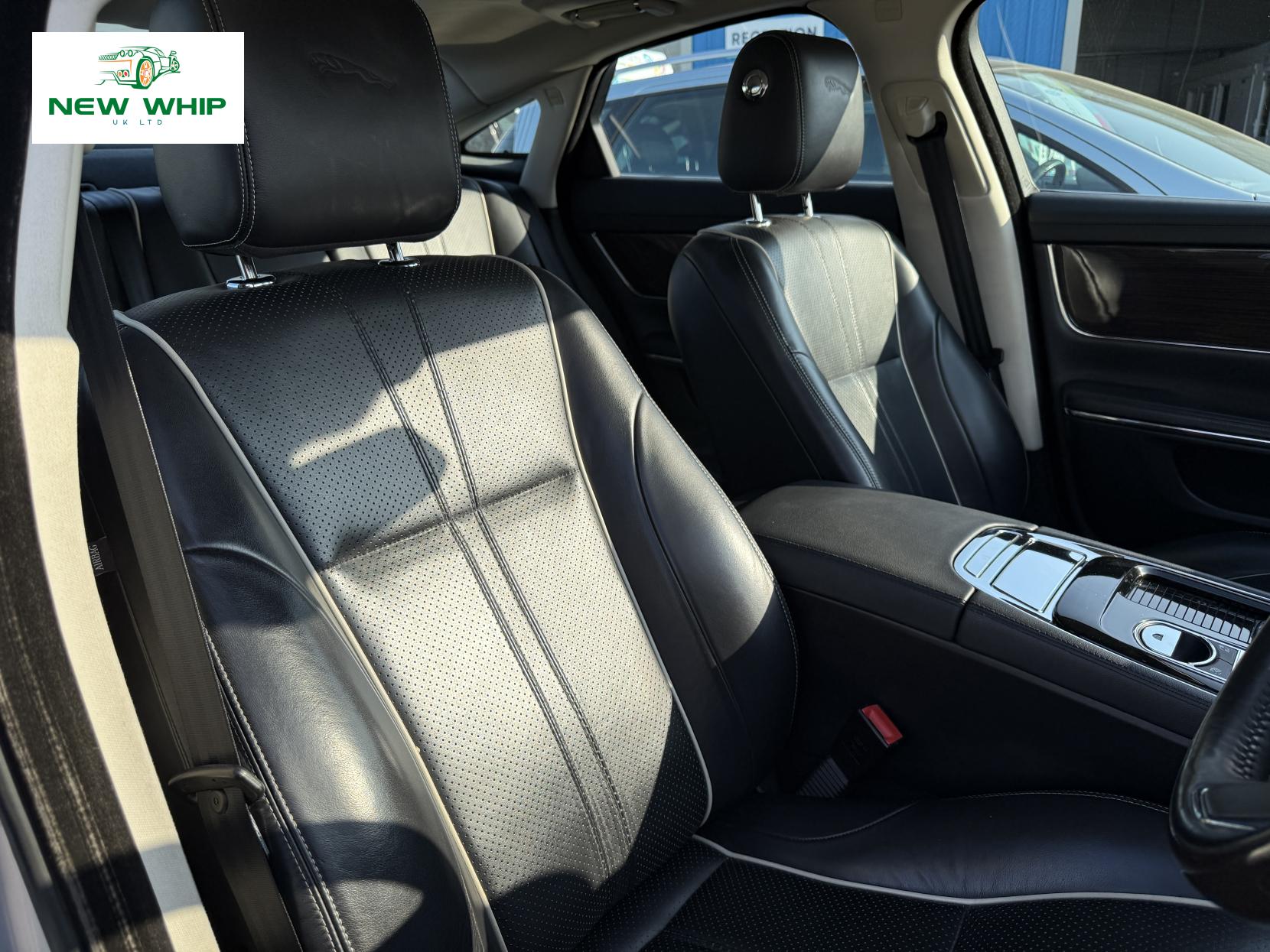 Jaguar XJ 3.0d V6 Premium Luxury Saloon 4dr Diesel Auto Euro 6 (s/s) (300 ps)
