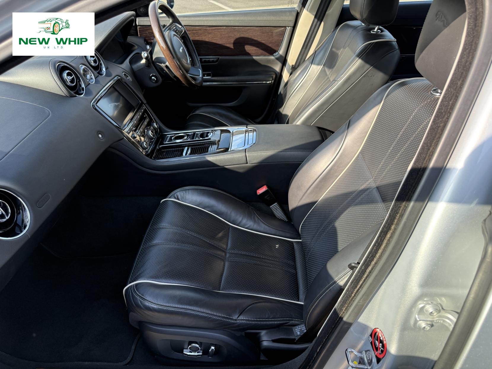 Jaguar XJ 3.0d V6 Premium Luxury Saloon 4dr Diesel Auto Euro 6 (s/s) (300 ps)