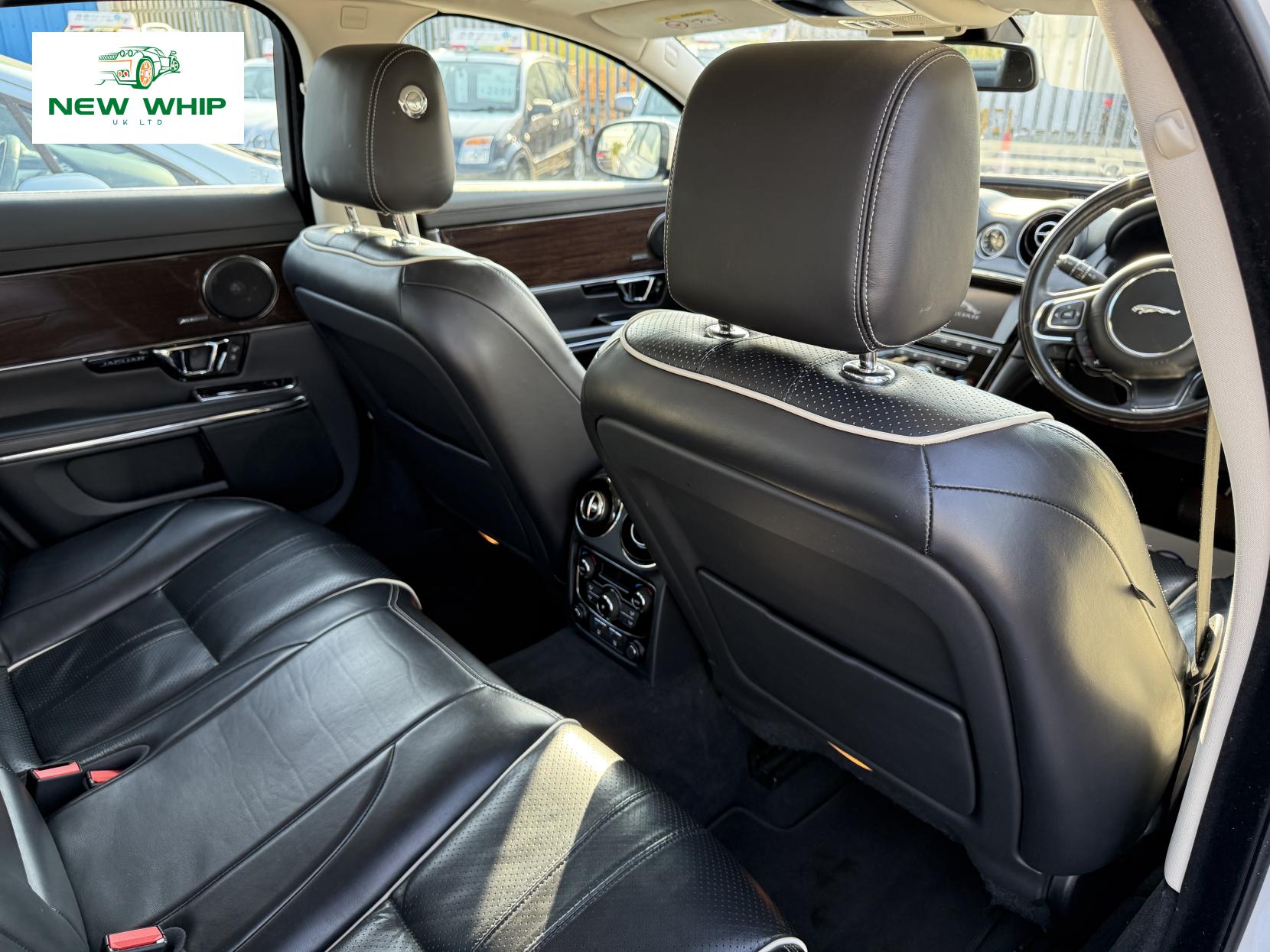 Jaguar XJ 3.0d V6 Premium Luxury Saloon 4dr Diesel Auto Euro 6 (s/s) (300 ps)