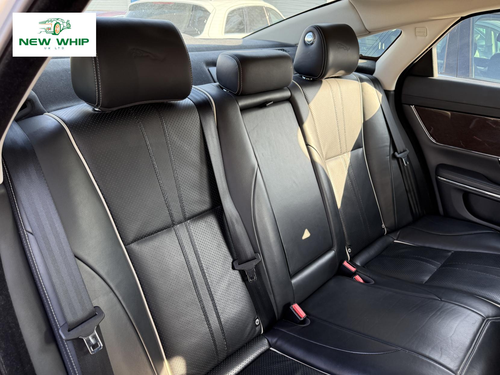 Jaguar XJ 3.0d V6 Premium Luxury Saloon 4dr Diesel Auto Euro 6 (s/s) (300 ps)