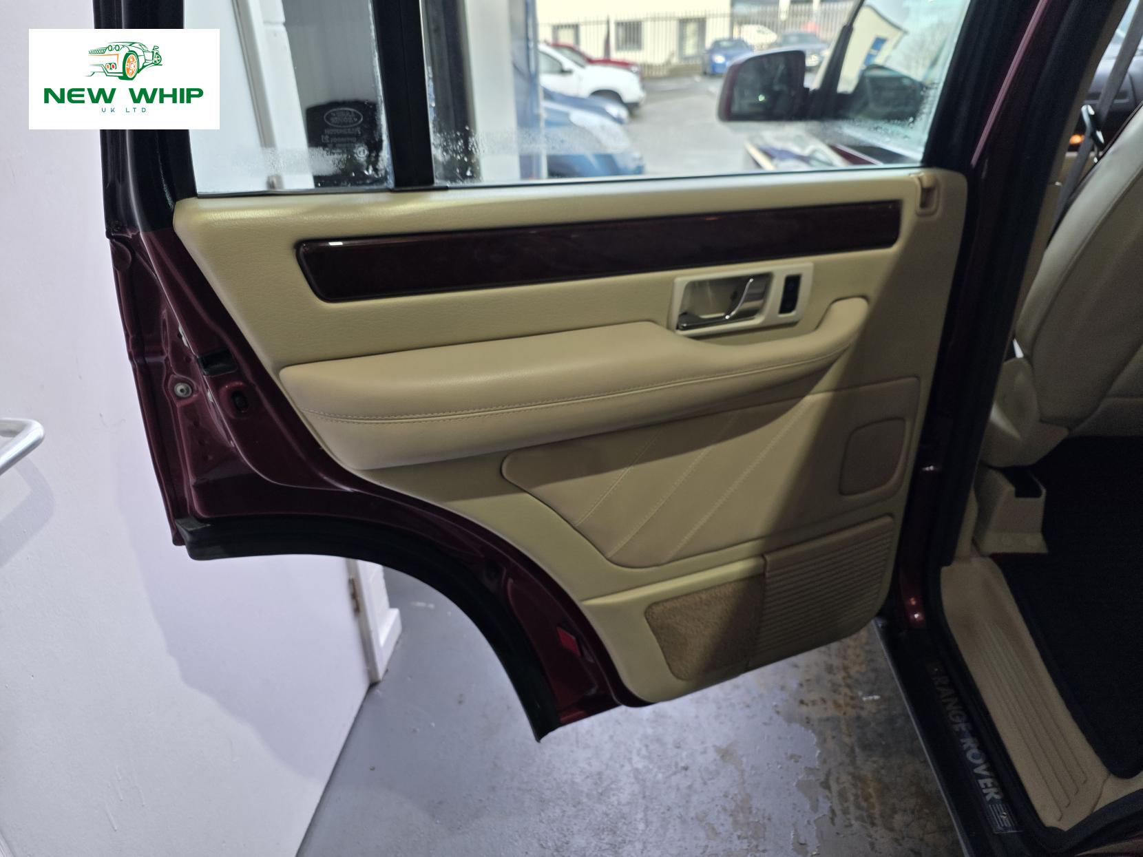 Land Rover Range Rover 4.6 V8 Vogue Station Wagon 5dr Petrol Automatic (398 g/km, 215 bhp)