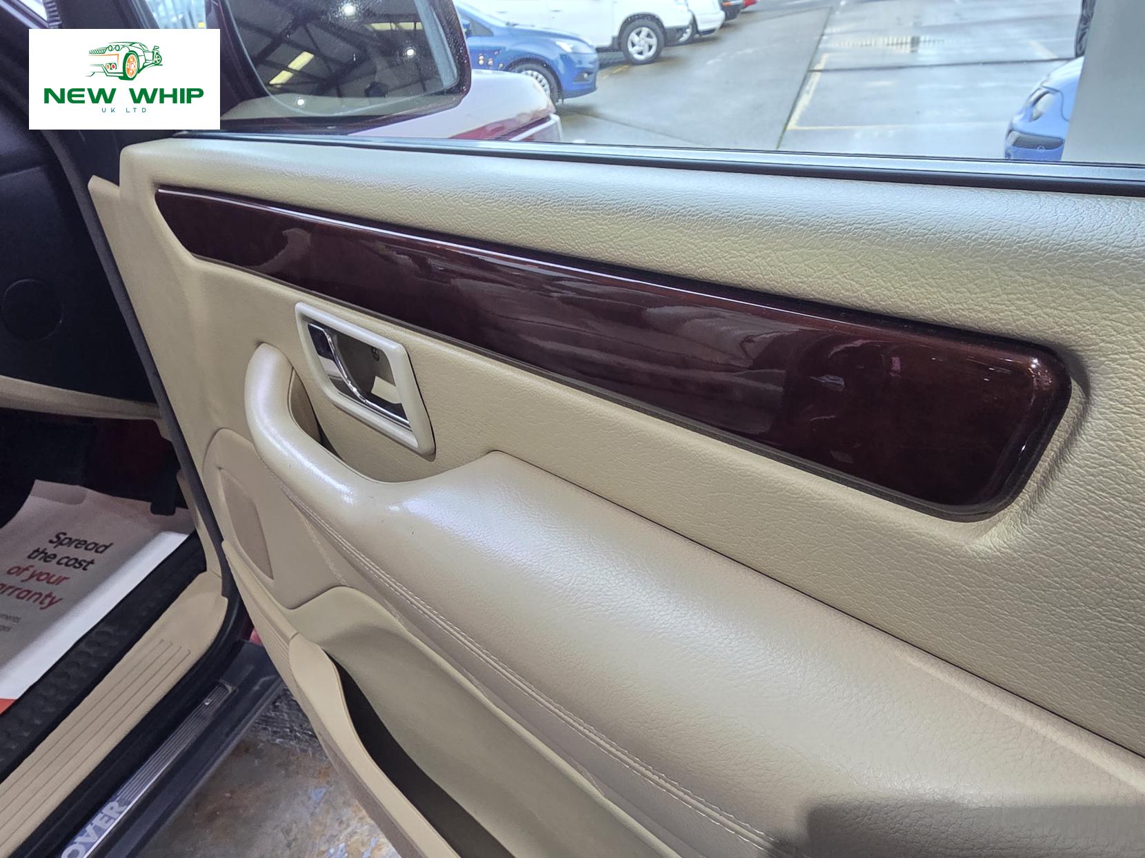 Land Rover Range Rover 4.6 V8 Vogue Station Wagon 5dr Petrol Automatic (398 g/km, 215 bhp)