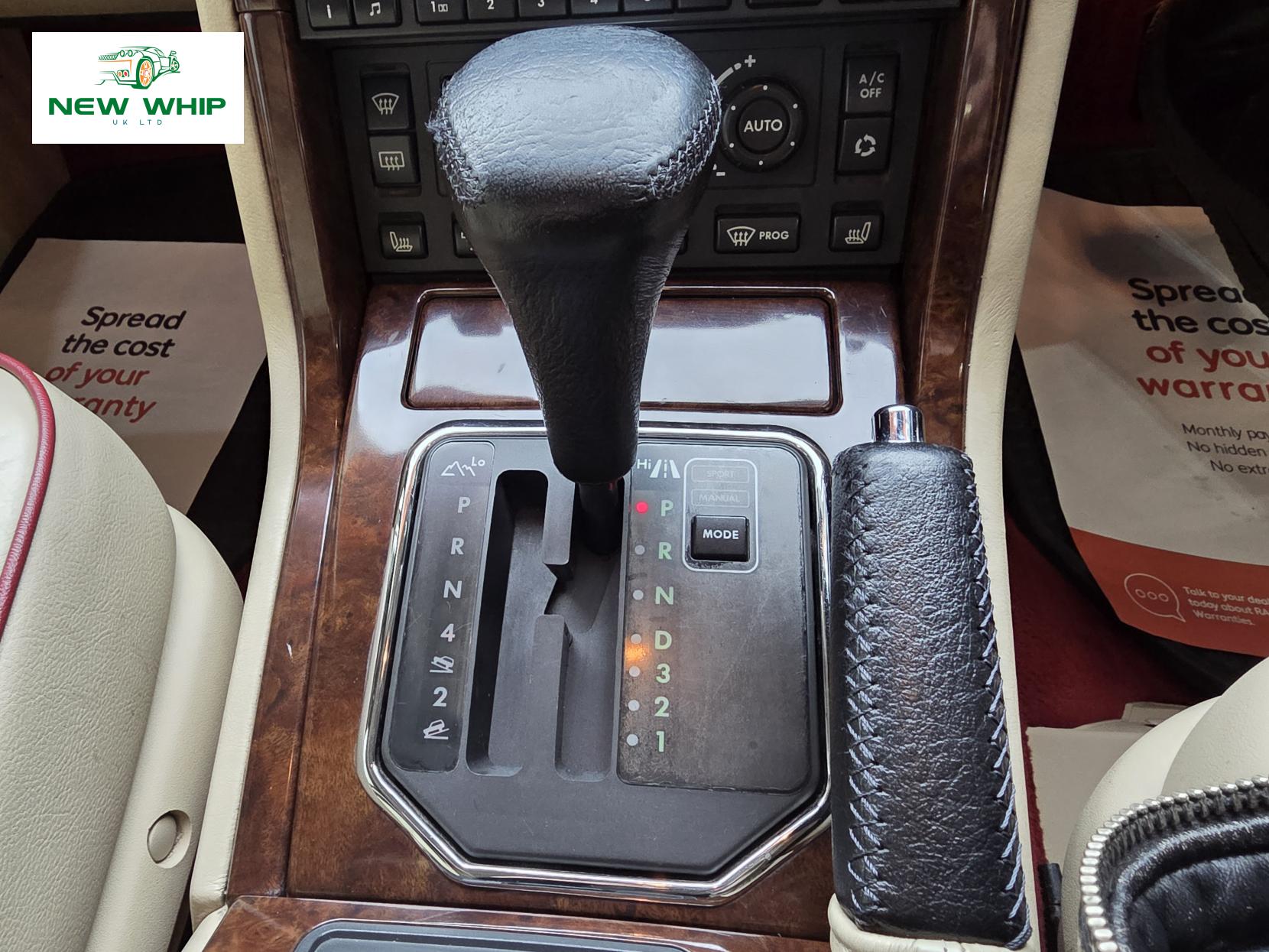 Land Rover Range Rover 4.6 V8 Vogue Station Wagon 5dr Petrol Automatic (398 g/km, 215 bhp)