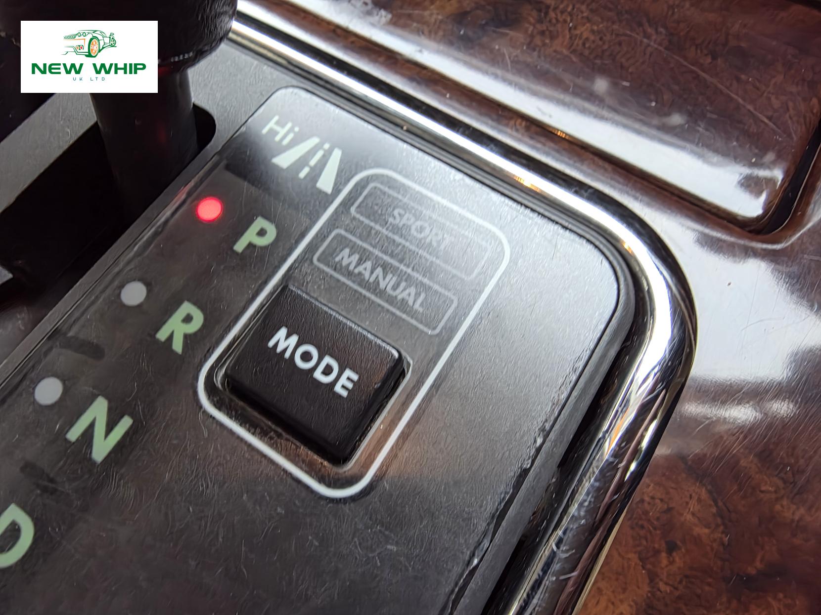 Land Rover Range Rover 4.6 V8 Vogue Station Wagon 5dr Petrol Automatic (398 g/km, 215 bhp)