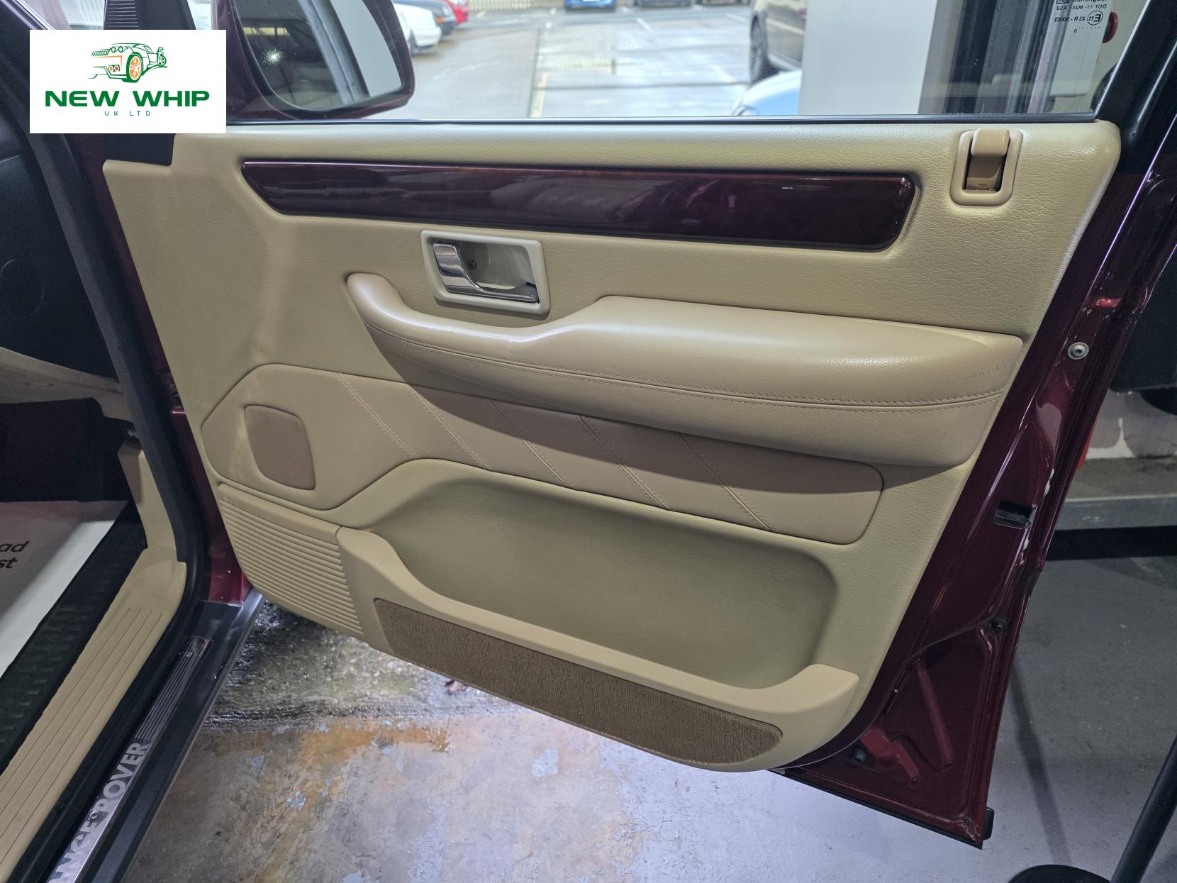 Land Rover Range Rover 4.6 V8 Vogue Station Wagon 5dr Petrol Automatic (398 g/km, 215 bhp)