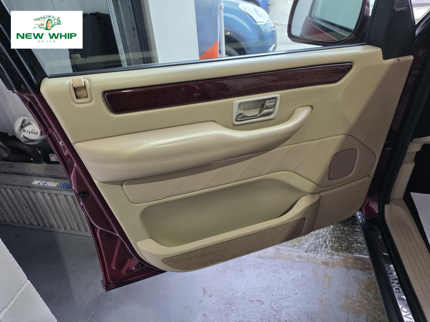 Land Rover Range Rover 4.6 V8 Vogue Station Wagon 5dr Petrol Automatic (398 g/km, 215 bhp)