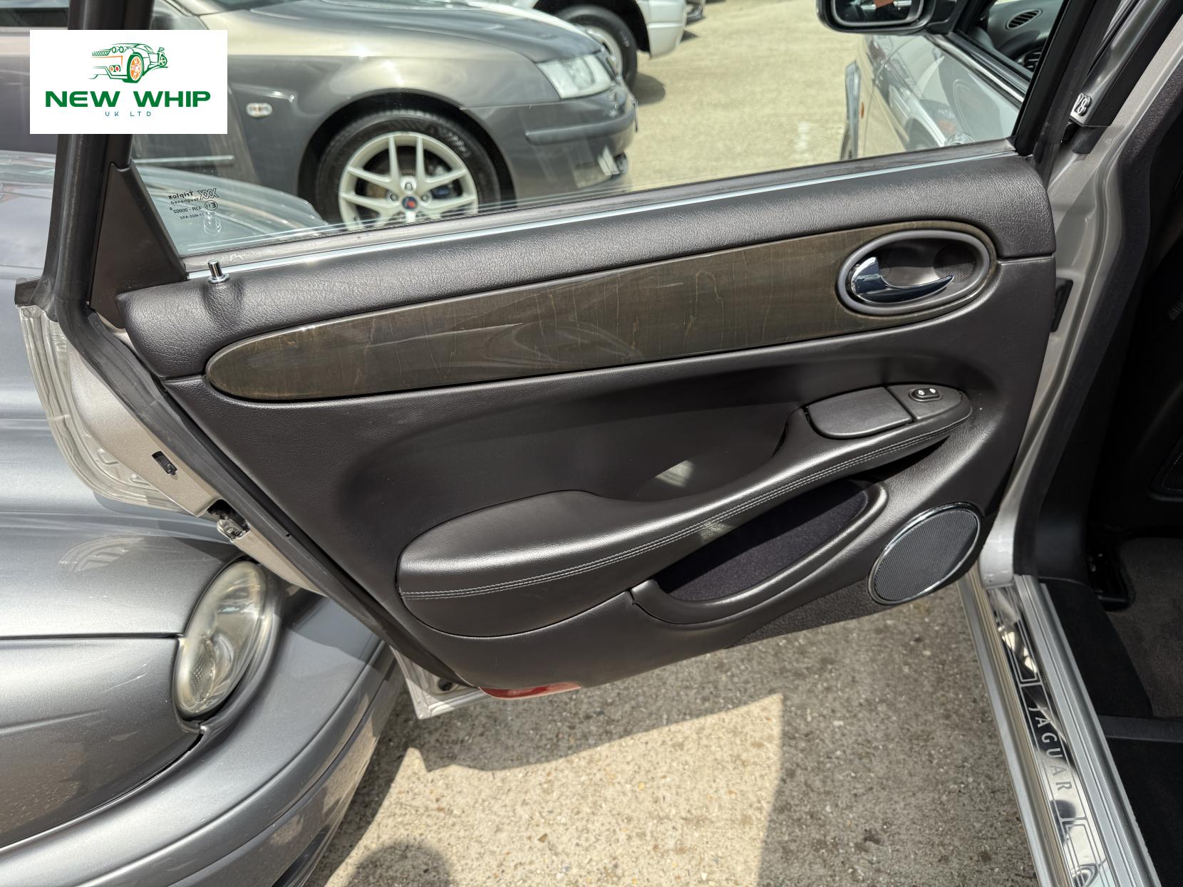 Jaguar XJ 3.2 Sport Saloon 4dr Petrol Automatic (288 g/km, 240 bhp)