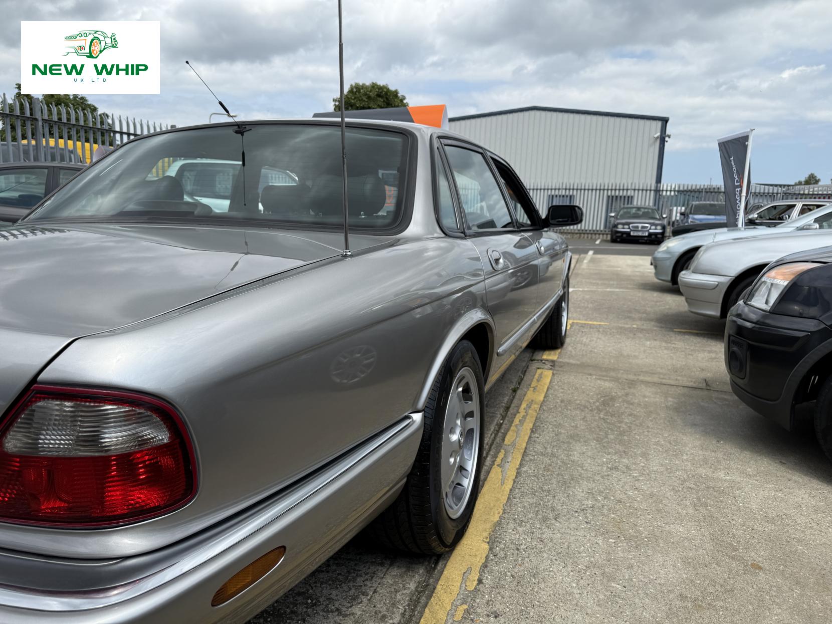 Jaguar XJ 3.2 Sport Saloon 4dr Petrol Automatic (288 g/km, 240 bhp)