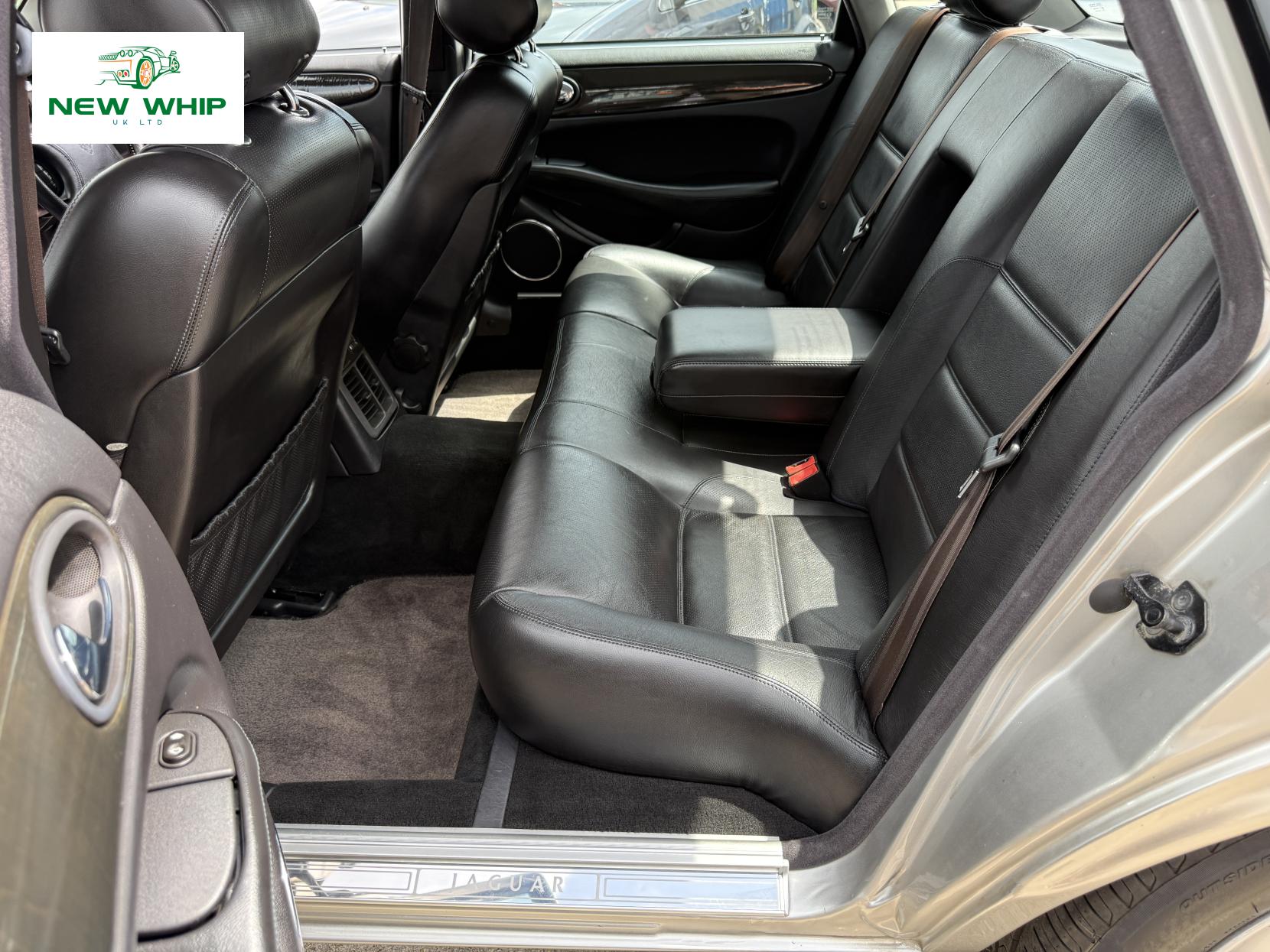 Jaguar XJ 3.2 Sport Saloon 4dr Petrol Automatic (288 g/km, 240 bhp)