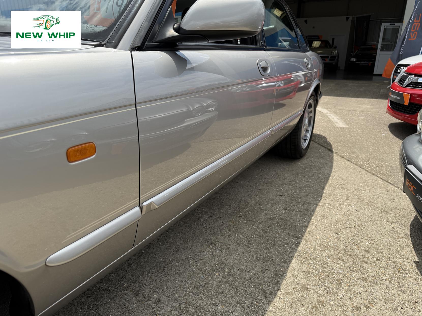 Jaguar XJ 3.2 Sport Saloon 4dr Petrol Automatic (288 g/km, 240 bhp)