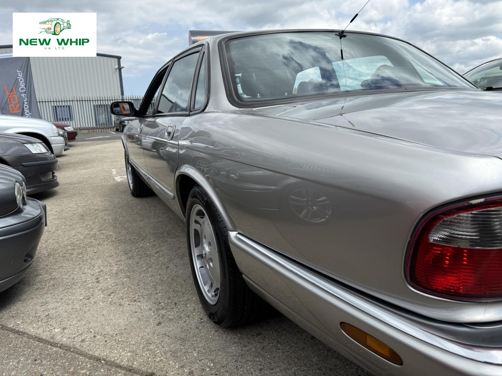Jaguar XJ 3.2 Sport Saloon 4dr Petrol Automatic (288 g/km, 240 bhp)