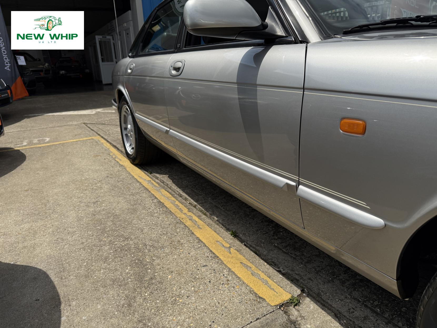 Jaguar XJ 3.2 Sport Saloon 4dr Petrol Automatic (288 g/km, 240 bhp)