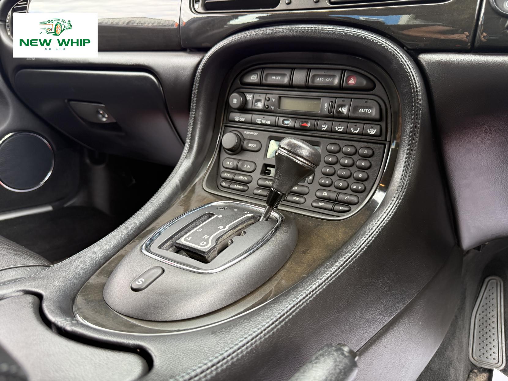 Jaguar XJ 3.2 Sport Saloon 4dr Petrol Automatic (288 g/km, 240 bhp)