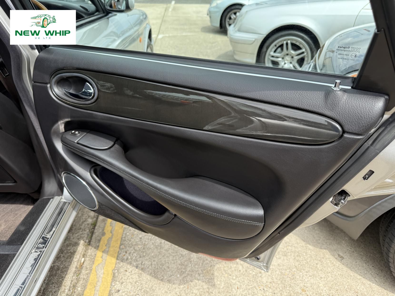Jaguar XJ 3.2 Sport Saloon 4dr Petrol Automatic (288 g/km, 240 bhp)