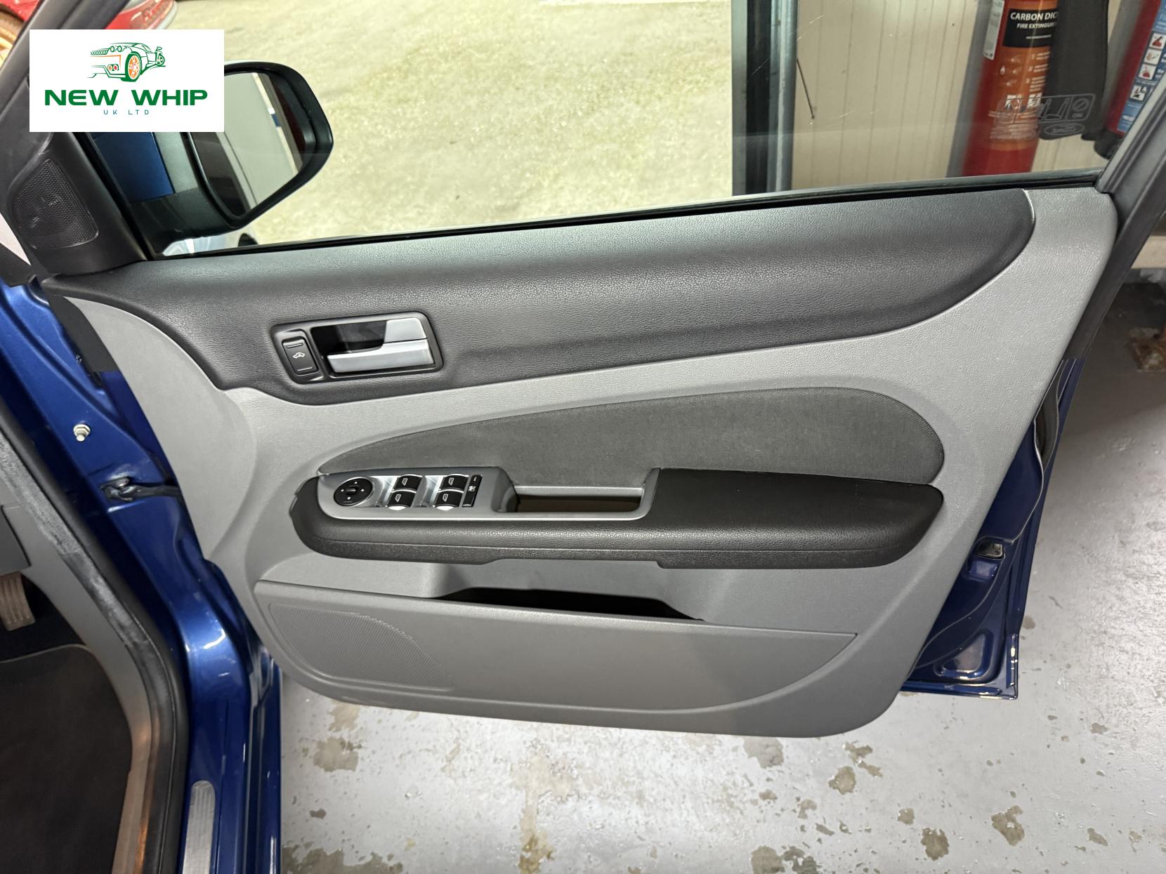 Ford Focus 1.6 Titanium Hatchback 5dr Petrol Automatic (184 g/km, 99 bhp)