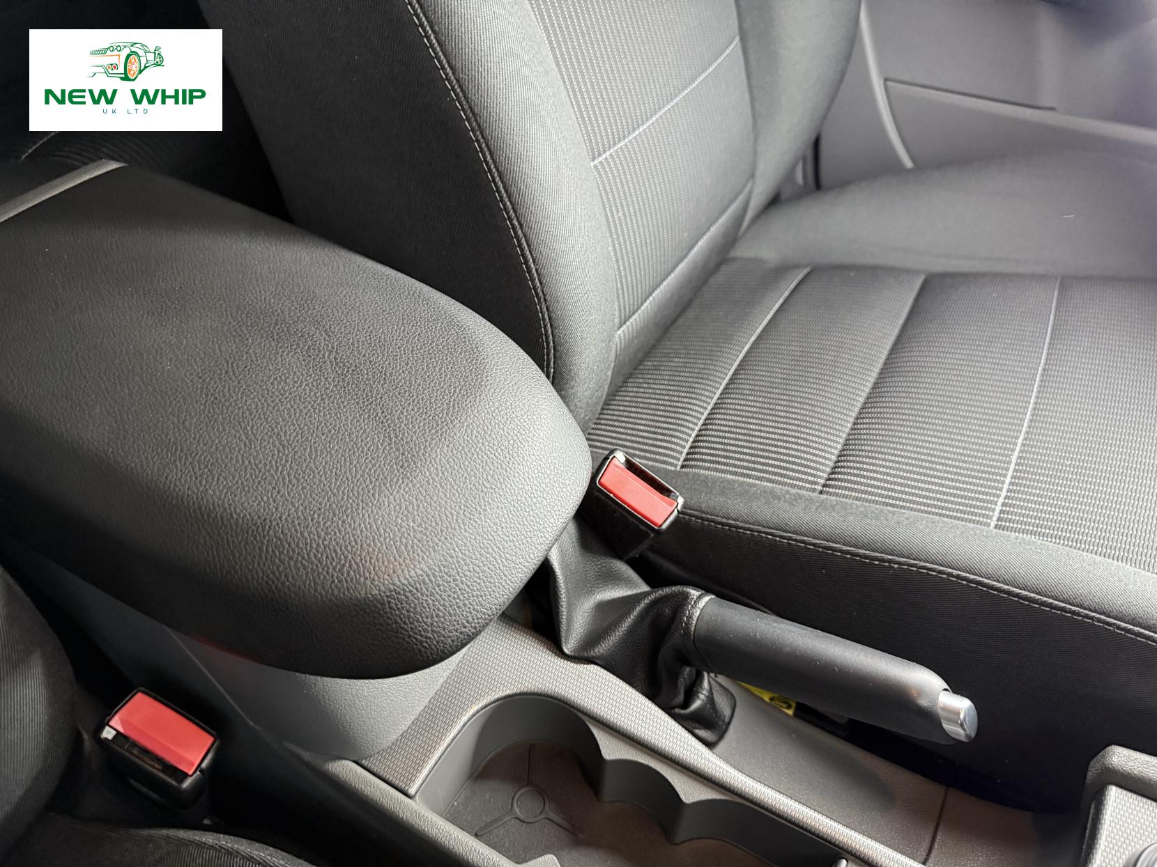 Ford Focus 1.6 Titanium Hatchback 5dr Petrol Automatic (184 g/km, 99 bhp)