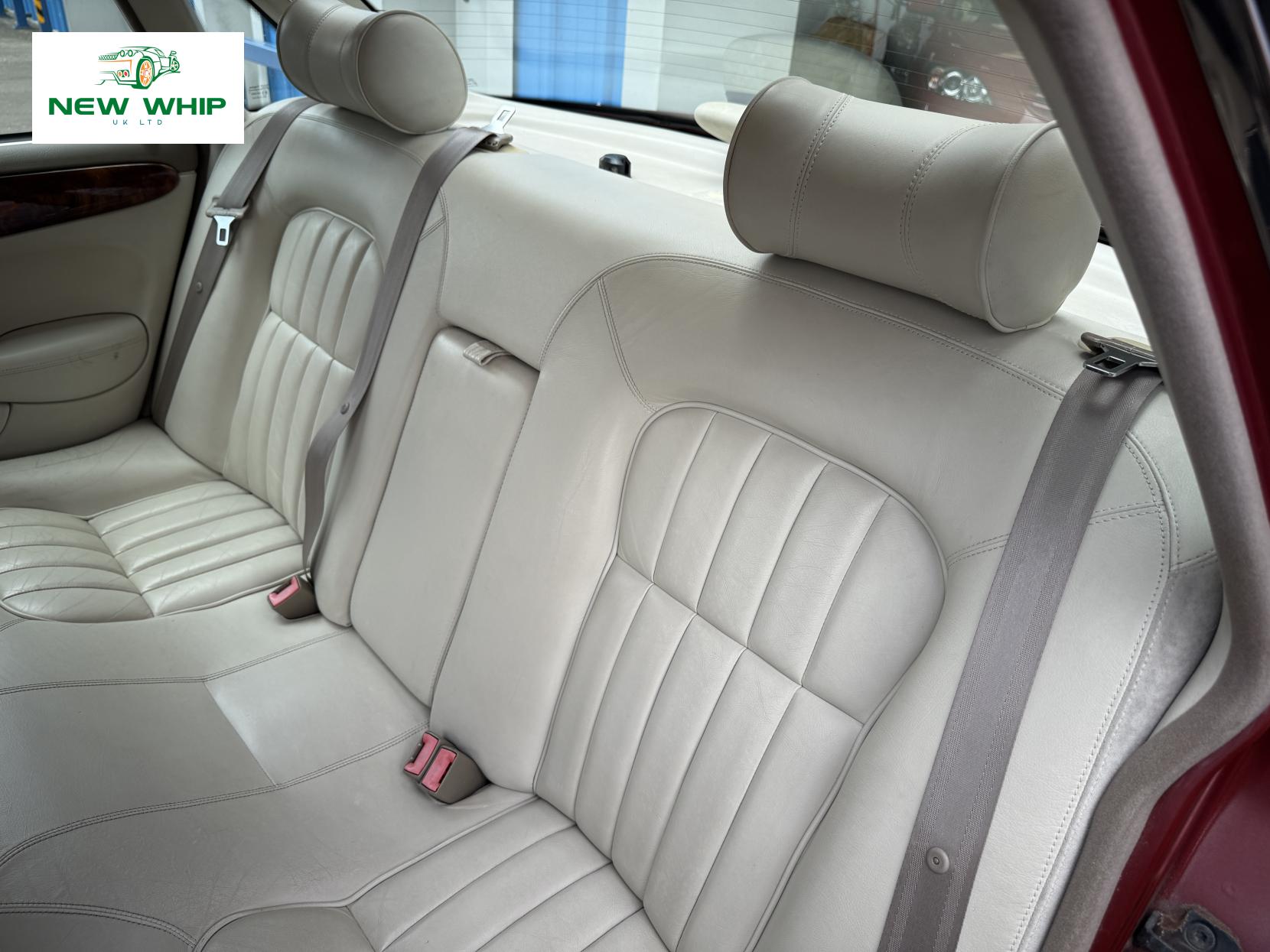 Jaguar XJ 3.2 XJ8 Saloon 4dr Petrol Automatic (288 g/km, 240 bhp)