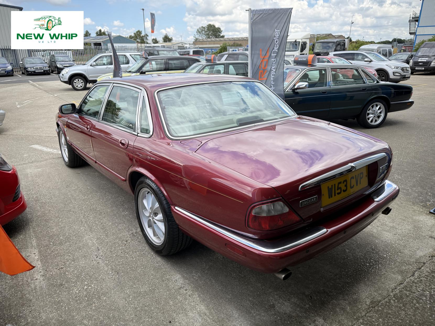Jaguar XJ 3.2 XJ8 Saloon 4dr Petrol Automatic (288 g/km, 240 bhp)