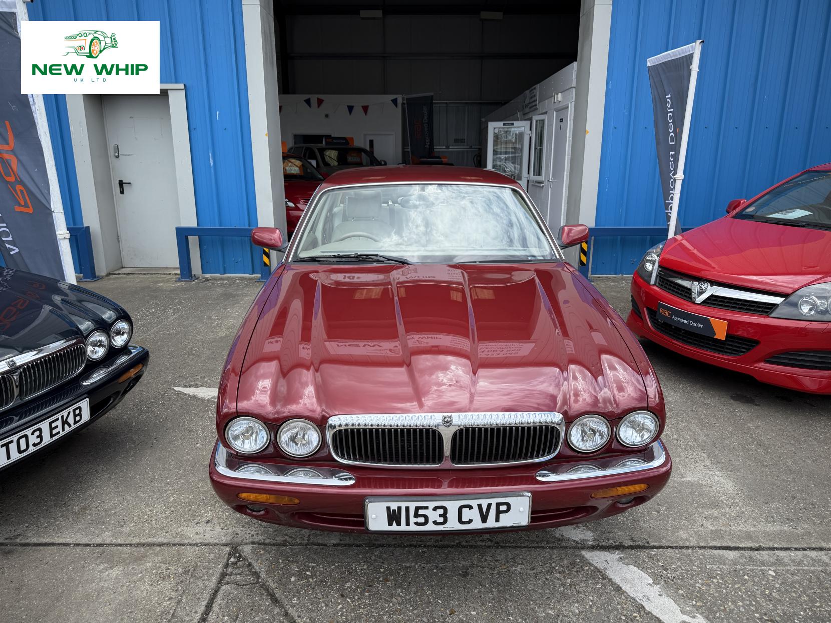 Jaguar XJ 3.2 XJ8 Saloon 4dr Petrol Automatic (288 g/km, 240 bhp)