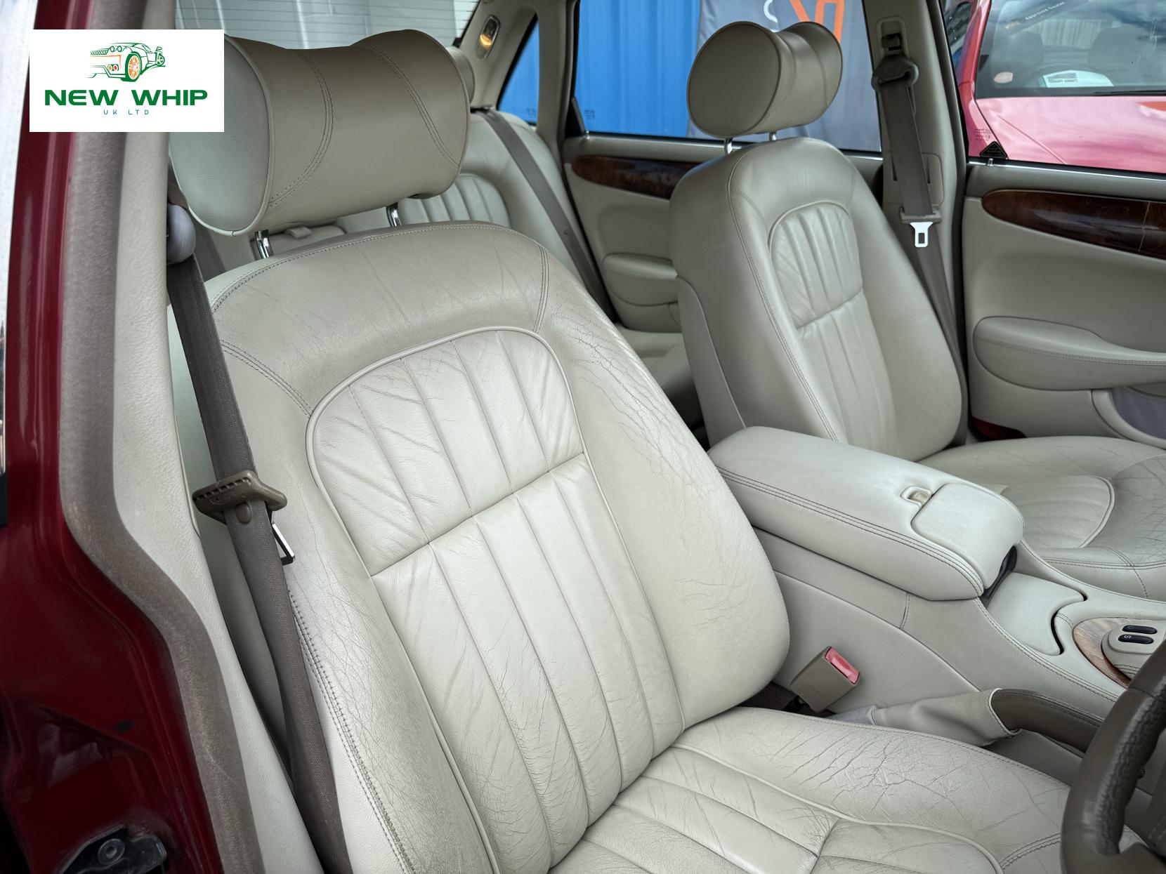 Jaguar XJ 3.2 XJ8 Saloon 4dr Petrol Automatic (288 g/km, 240 bhp)
