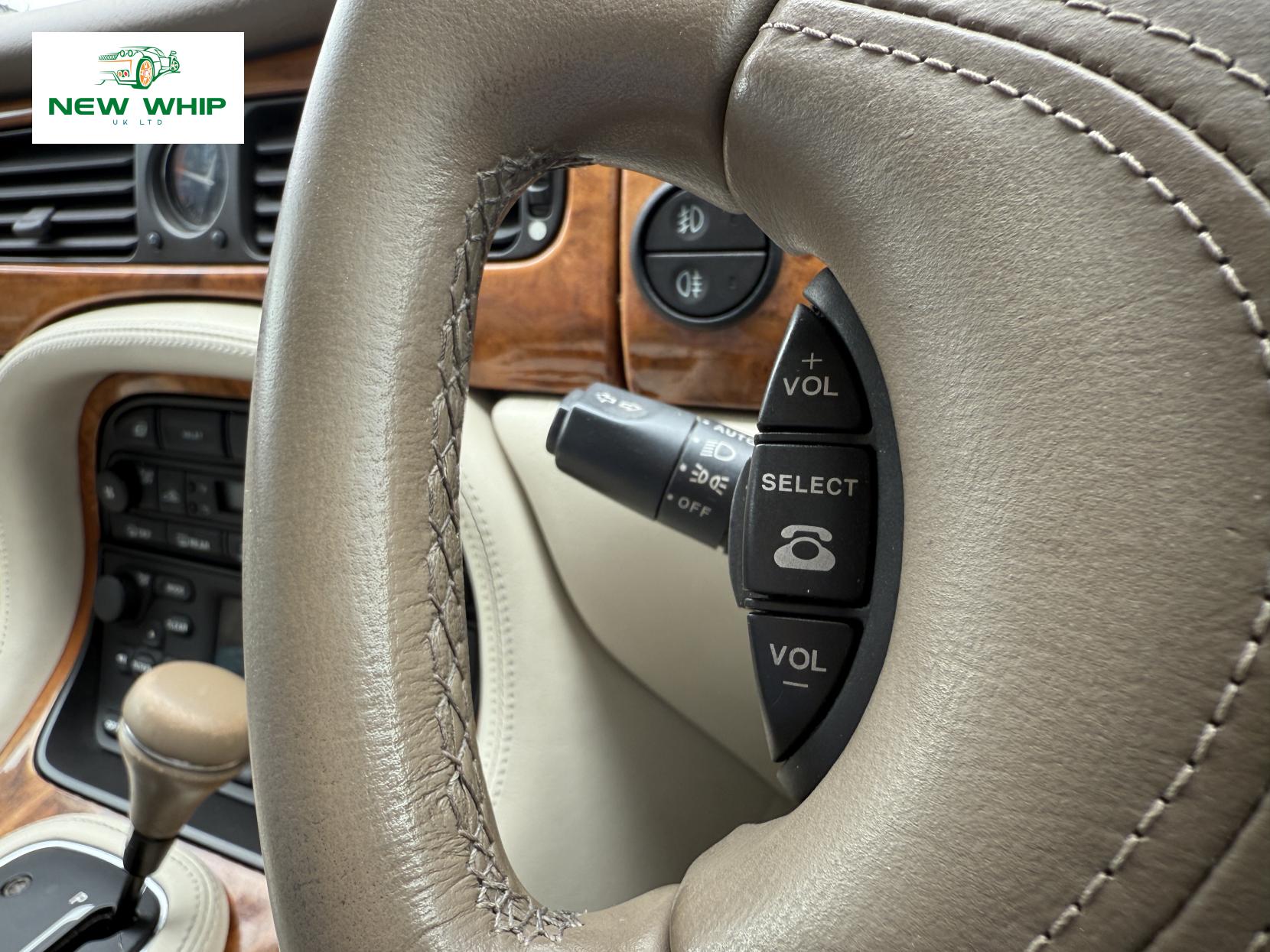 Jaguar XJ 3.2 XJ8 Saloon 4dr Petrol Automatic (288 g/km, 240 bhp)