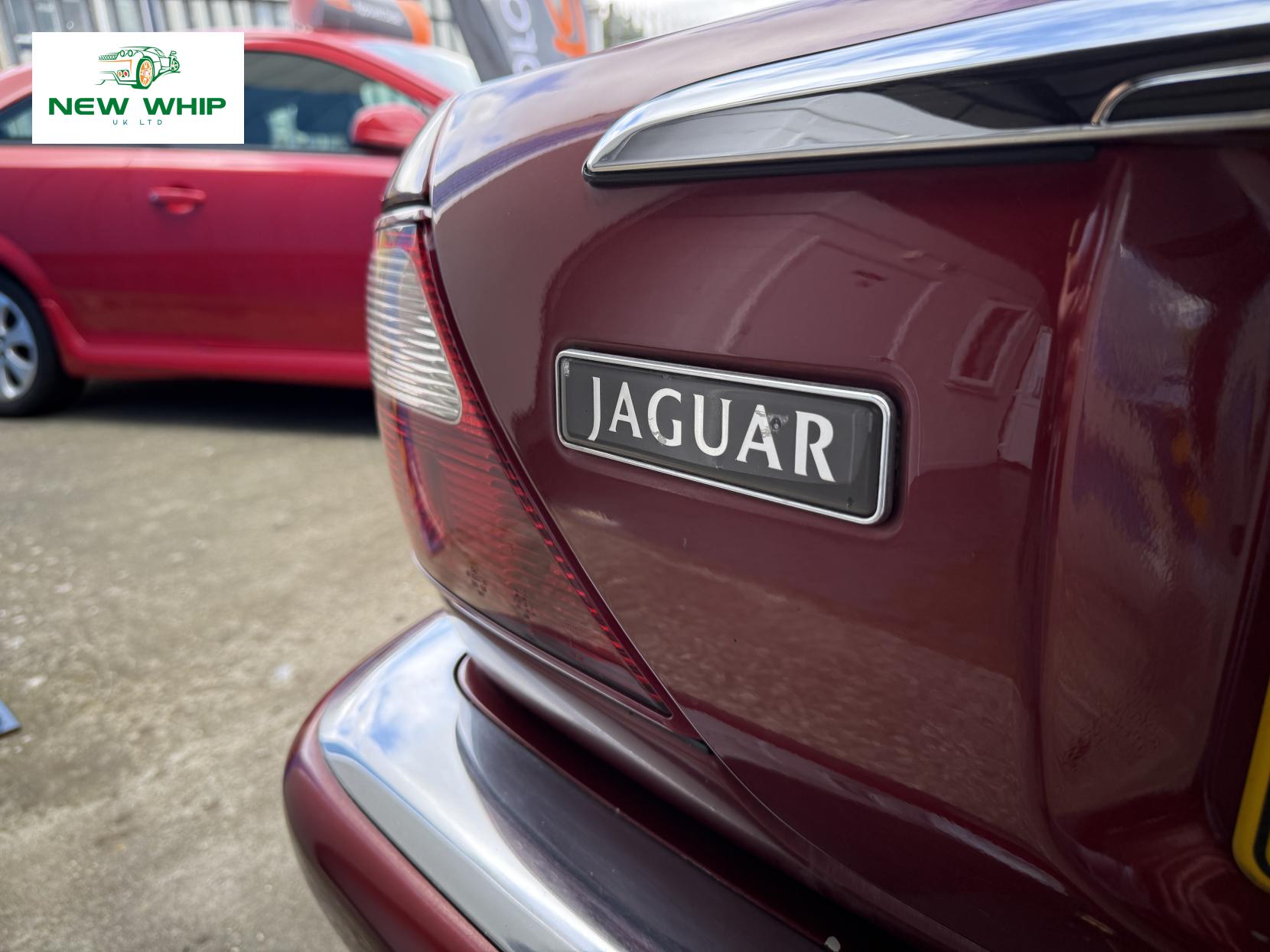 Jaguar XJ 3.2 XJ8 Saloon 4dr Petrol Automatic (288 g/km, 240 bhp)
