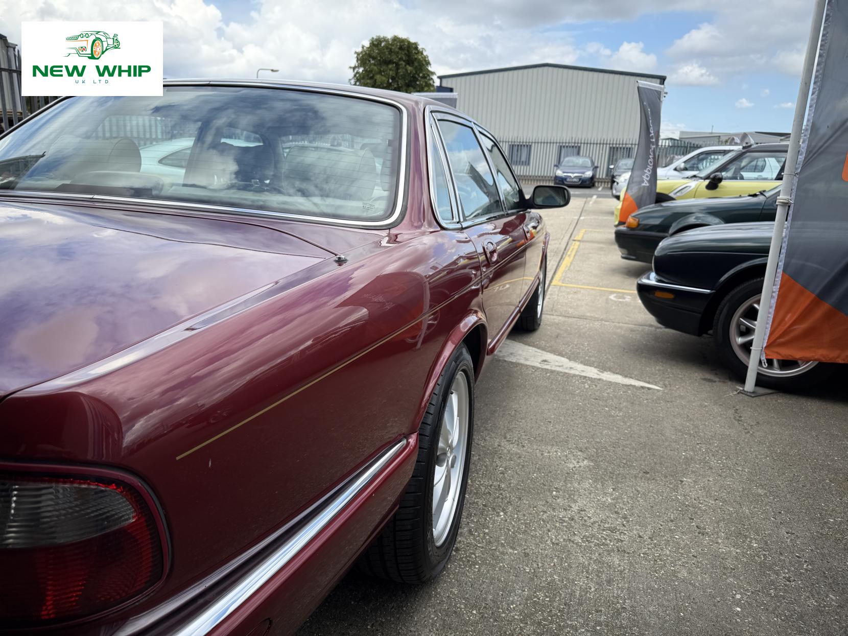 Jaguar XJ 3.2 XJ8 Saloon 4dr Petrol Automatic (288 g/km, 240 bhp)