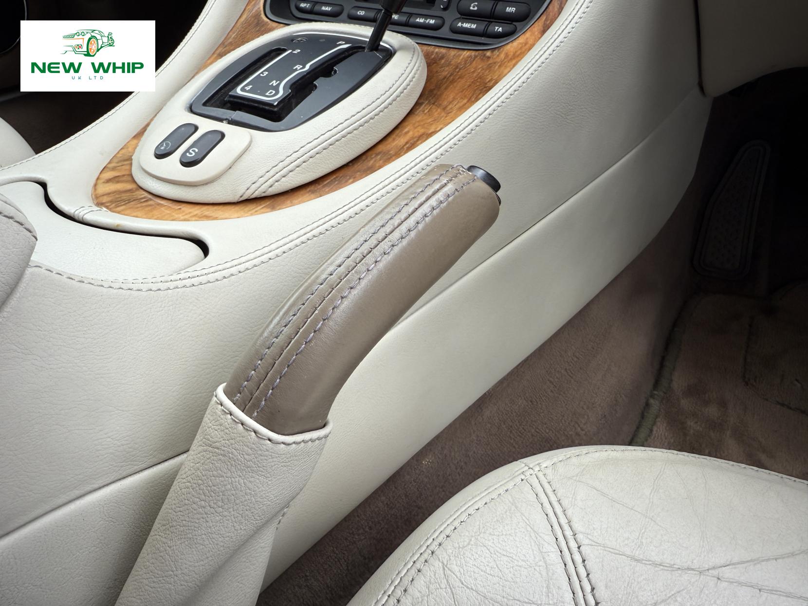 Jaguar XJ 3.2 XJ8 Saloon 4dr Petrol Automatic (288 g/km, 240 bhp)