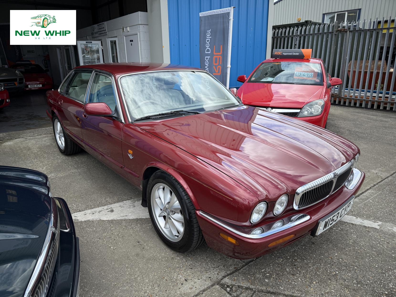 Jaguar XJ 3.2 XJ8 Saloon 4dr Petrol Automatic (288 g/km, 240 bhp)