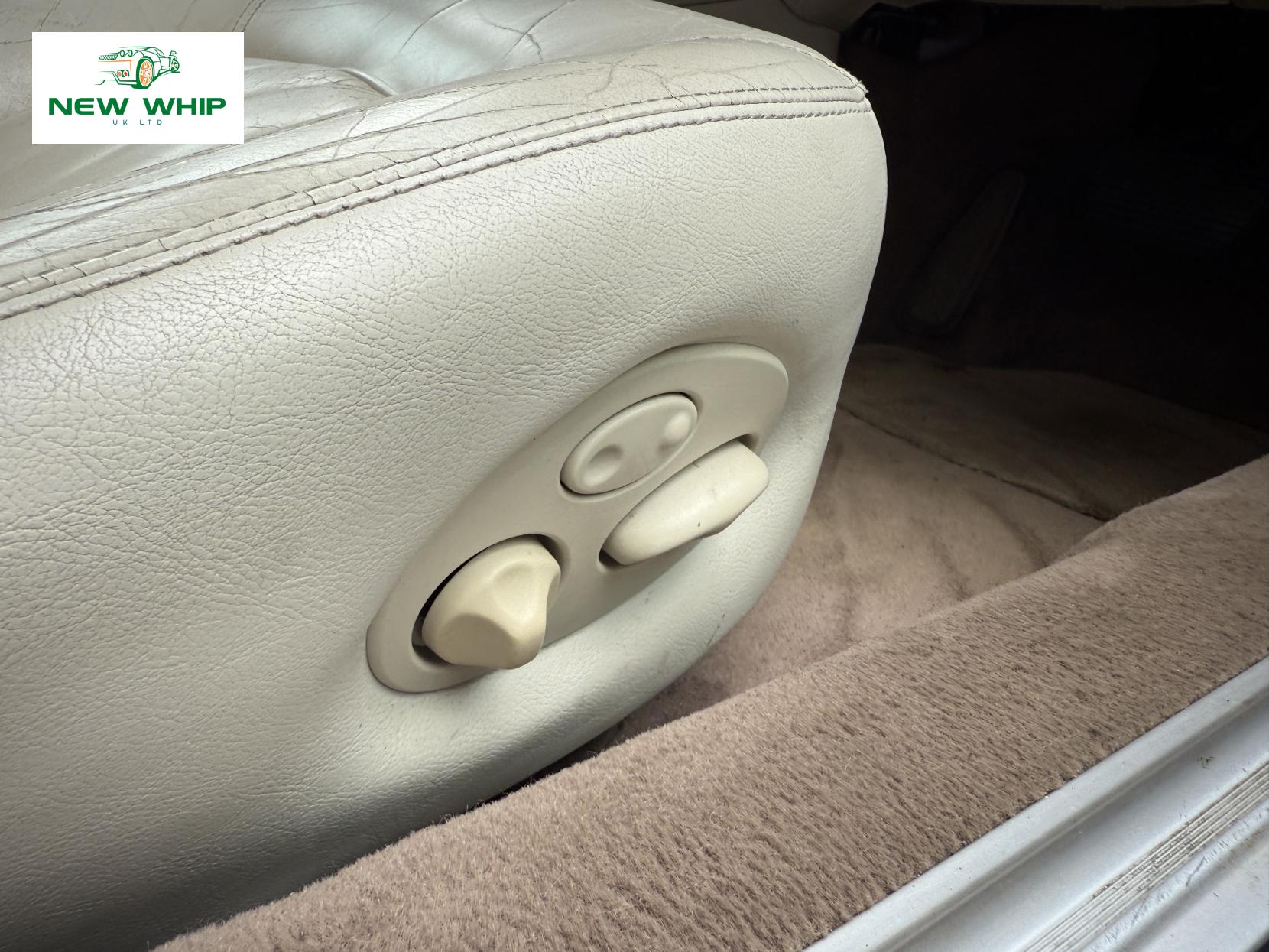 Jaguar XJ 3.2 XJ8 Saloon 4dr Petrol Automatic (288 g/km, 240 bhp)