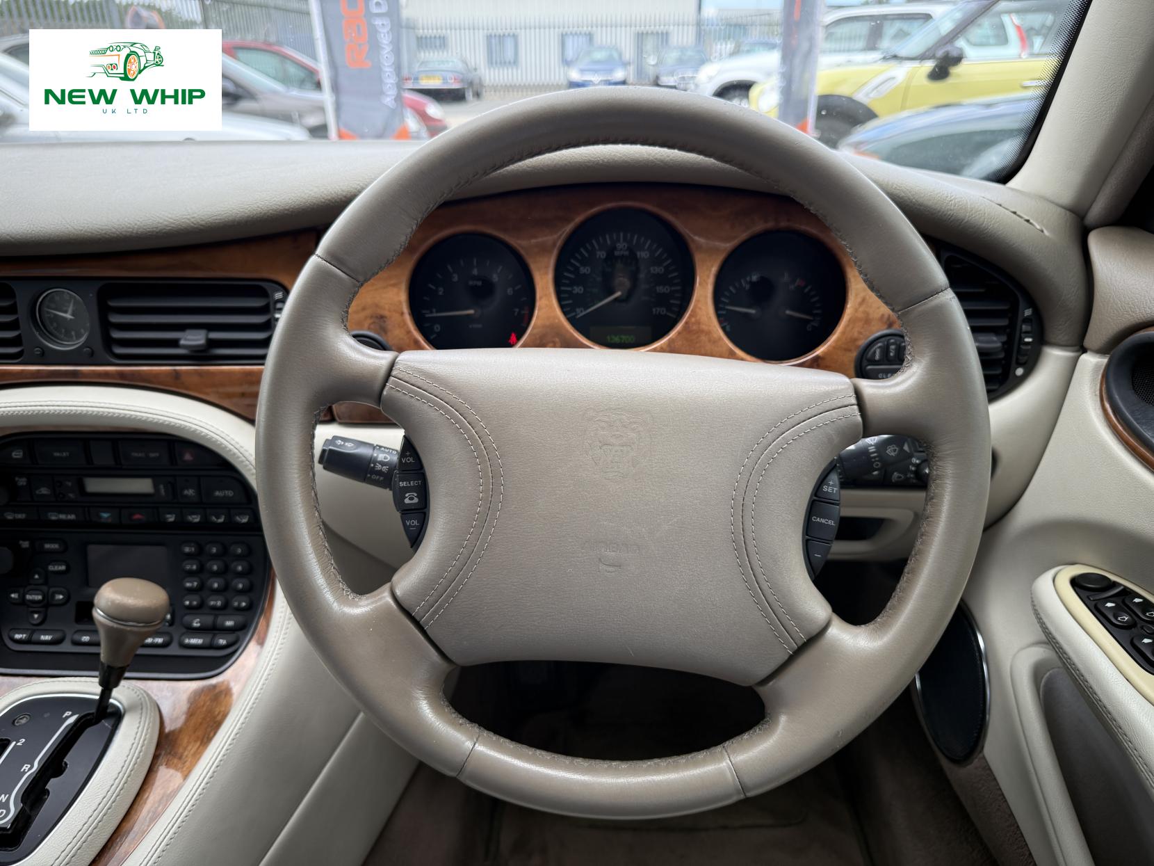 Jaguar XJ 3.2 XJ8 Saloon 4dr Petrol Automatic (288 g/km, 240 bhp)