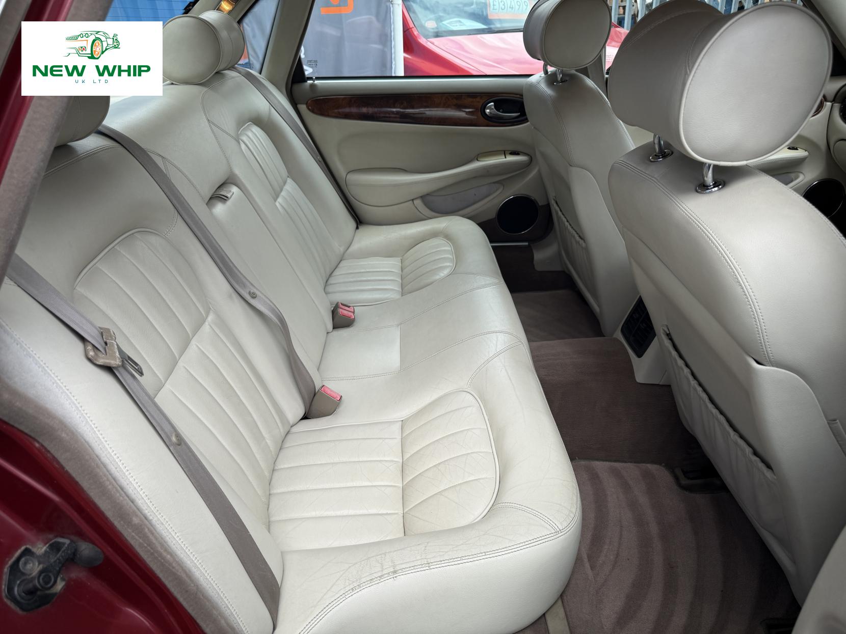 Jaguar XJ 3.2 XJ8 Saloon 4dr Petrol Automatic (288 g/km, 240 bhp)