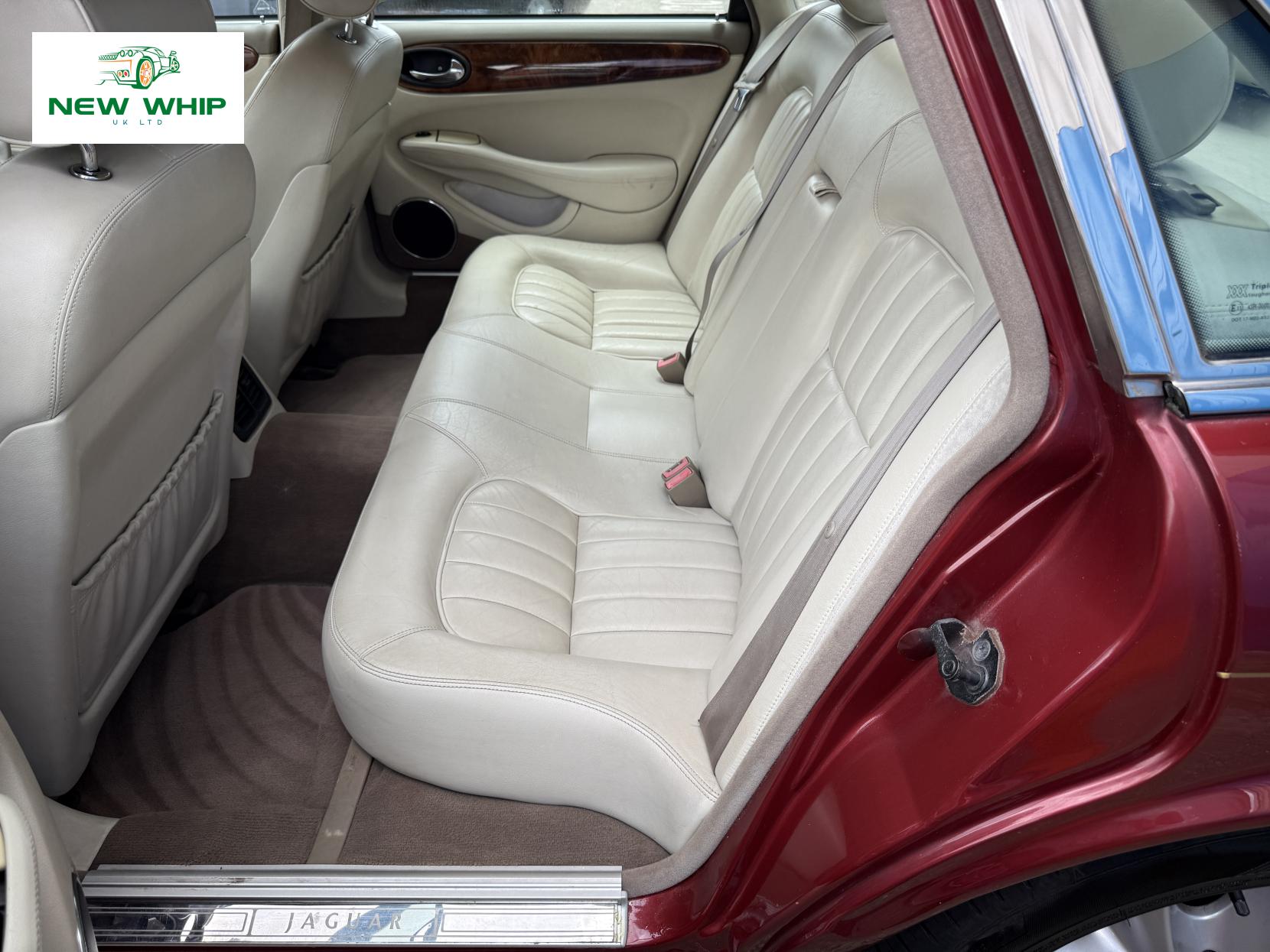 Jaguar XJ 3.2 XJ8 Saloon 4dr Petrol Automatic (288 g/km, 240 bhp)