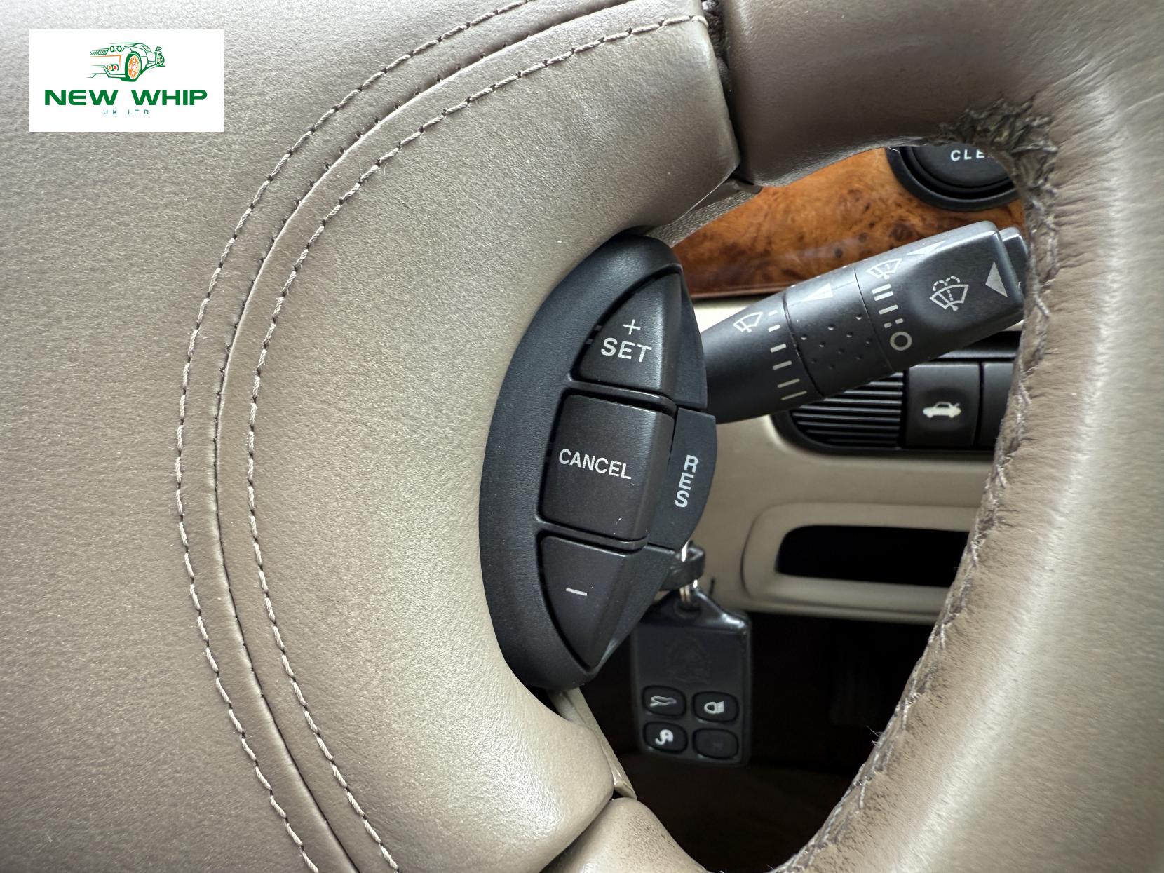 Jaguar XJ 3.2 XJ8 Saloon 4dr Petrol Automatic (288 g/km, 240 bhp)