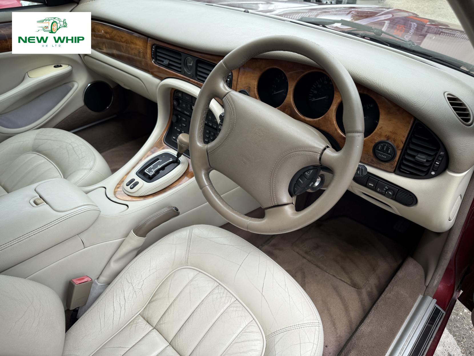 Jaguar XJ 3.2 XJ8 Saloon 4dr Petrol Automatic (288 g/km, 240 bhp)