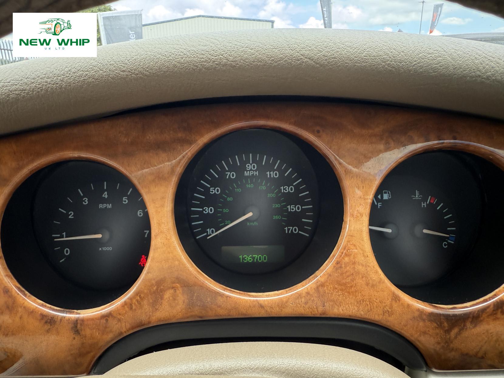 Jaguar XJ 3.2 XJ8 Saloon 4dr Petrol Automatic (288 g/km, 240 bhp)