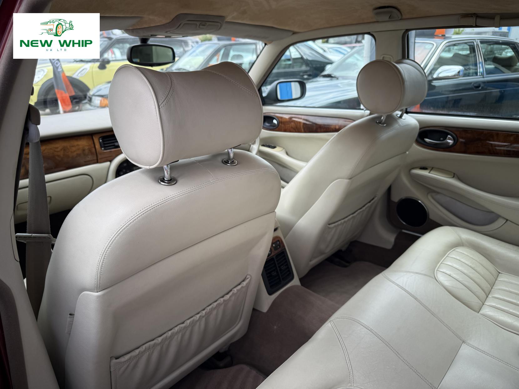 Jaguar XJ 3.2 XJ8 Saloon 4dr Petrol Automatic (288 g/km, 240 bhp)