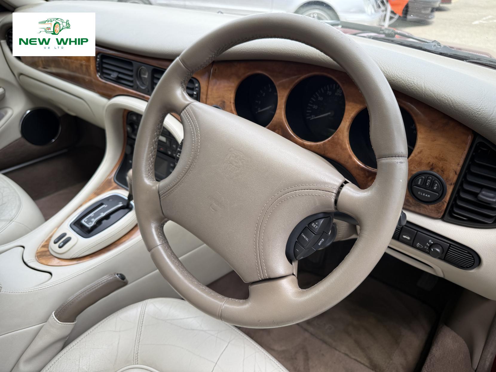 Jaguar XJ 3.2 XJ8 Saloon 4dr Petrol Automatic (288 g/km, 240 bhp)