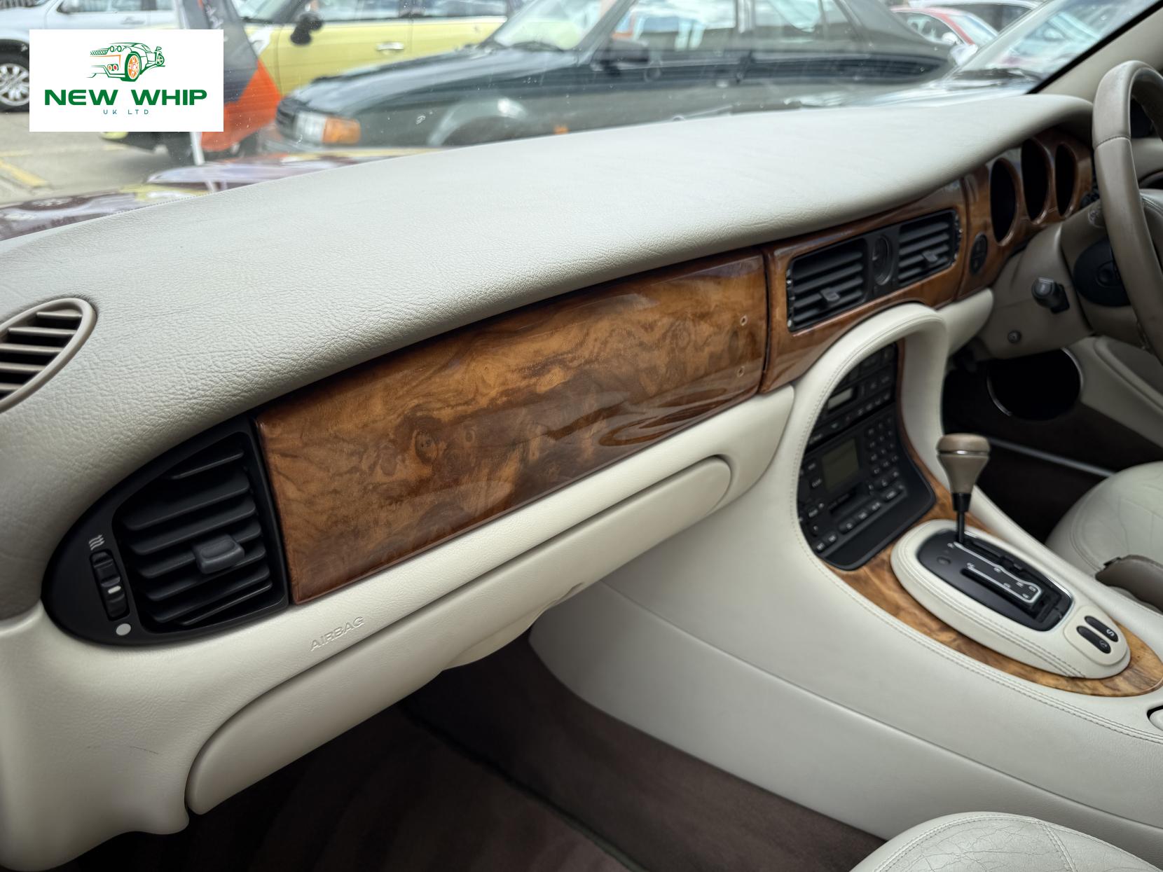 Jaguar XJ 3.2 XJ8 Saloon 4dr Petrol Automatic (288 g/km, 240 bhp)