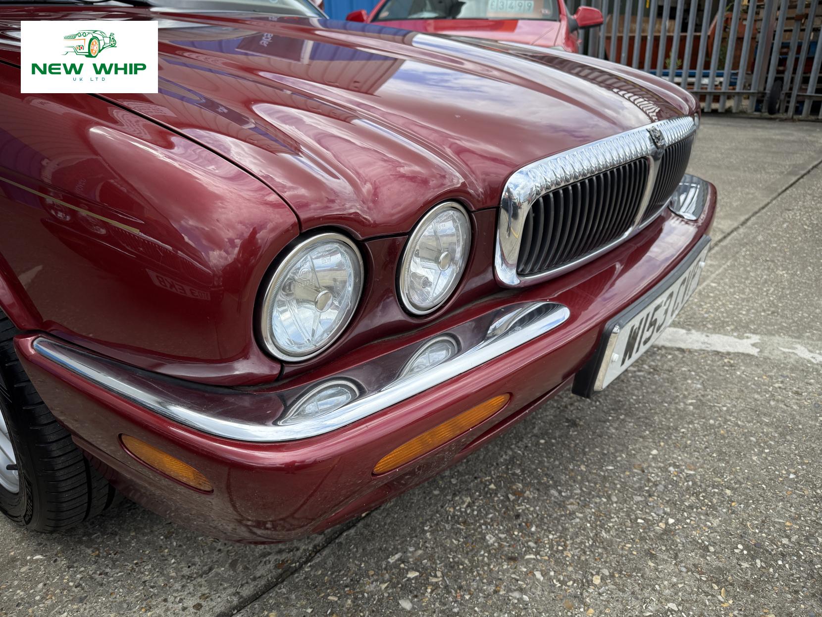 Jaguar XJ 3.2 XJ8 Saloon 4dr Petrol Automatic (288 g/km, 240 bhp)