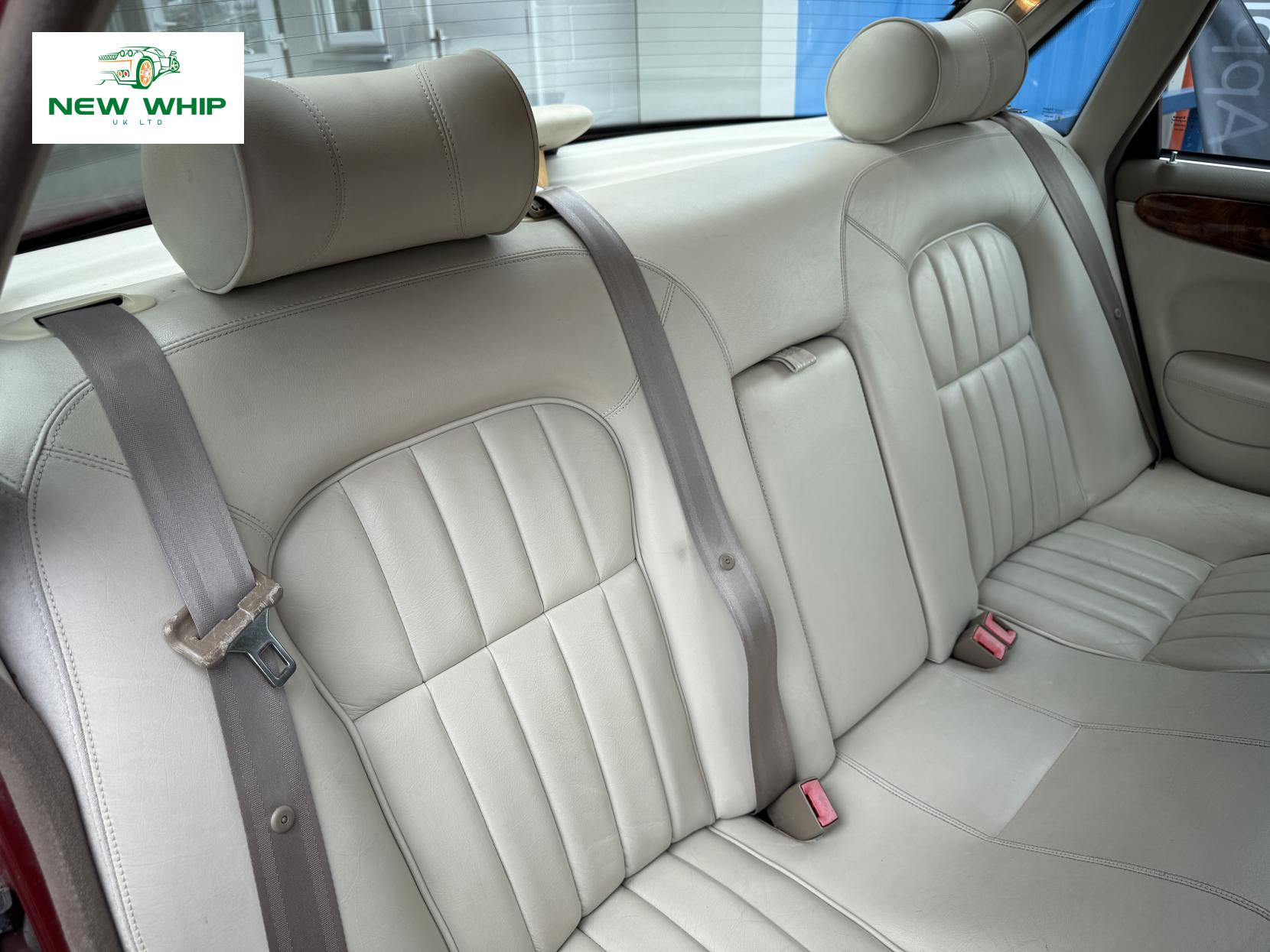 Jaguar XJ 3.2 XJ8 Saloon 4dr Petrol Automatic (288 g/km, 240 bhp)