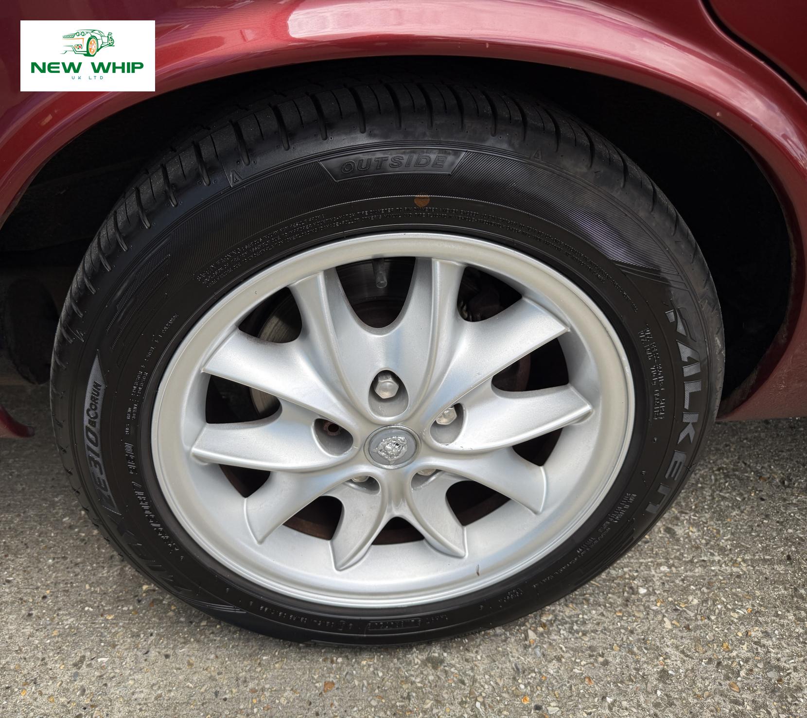 Jaguar XJ 3.2 XJ8 Saloon 4dr Petrol Automatic (288 g/km, 240 bhp)