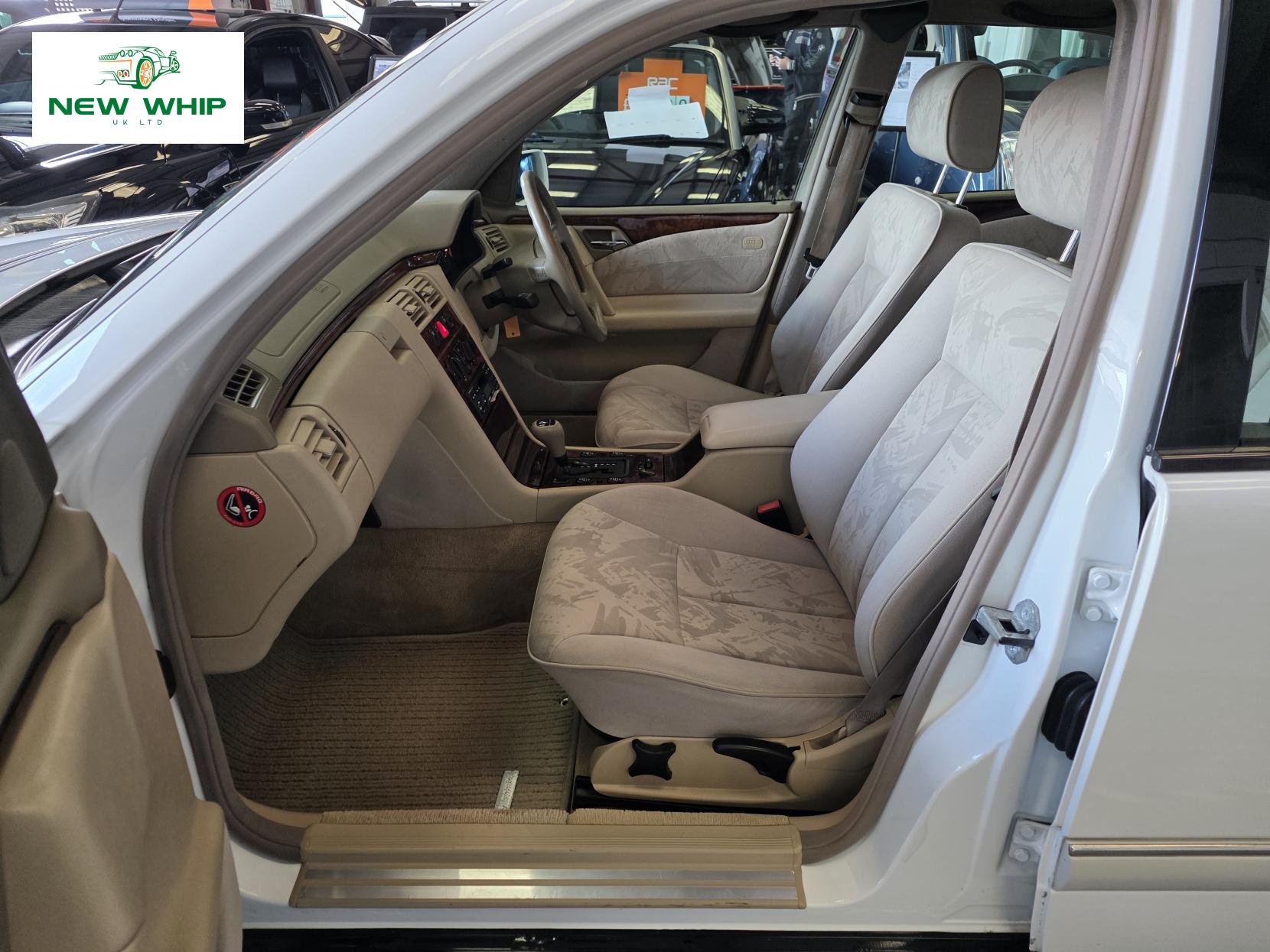 Mercedes-Benz E Class 2.0 E200 Elegance Saloon 4dr Petrol Automatic (228 g/km, 134 bhp)