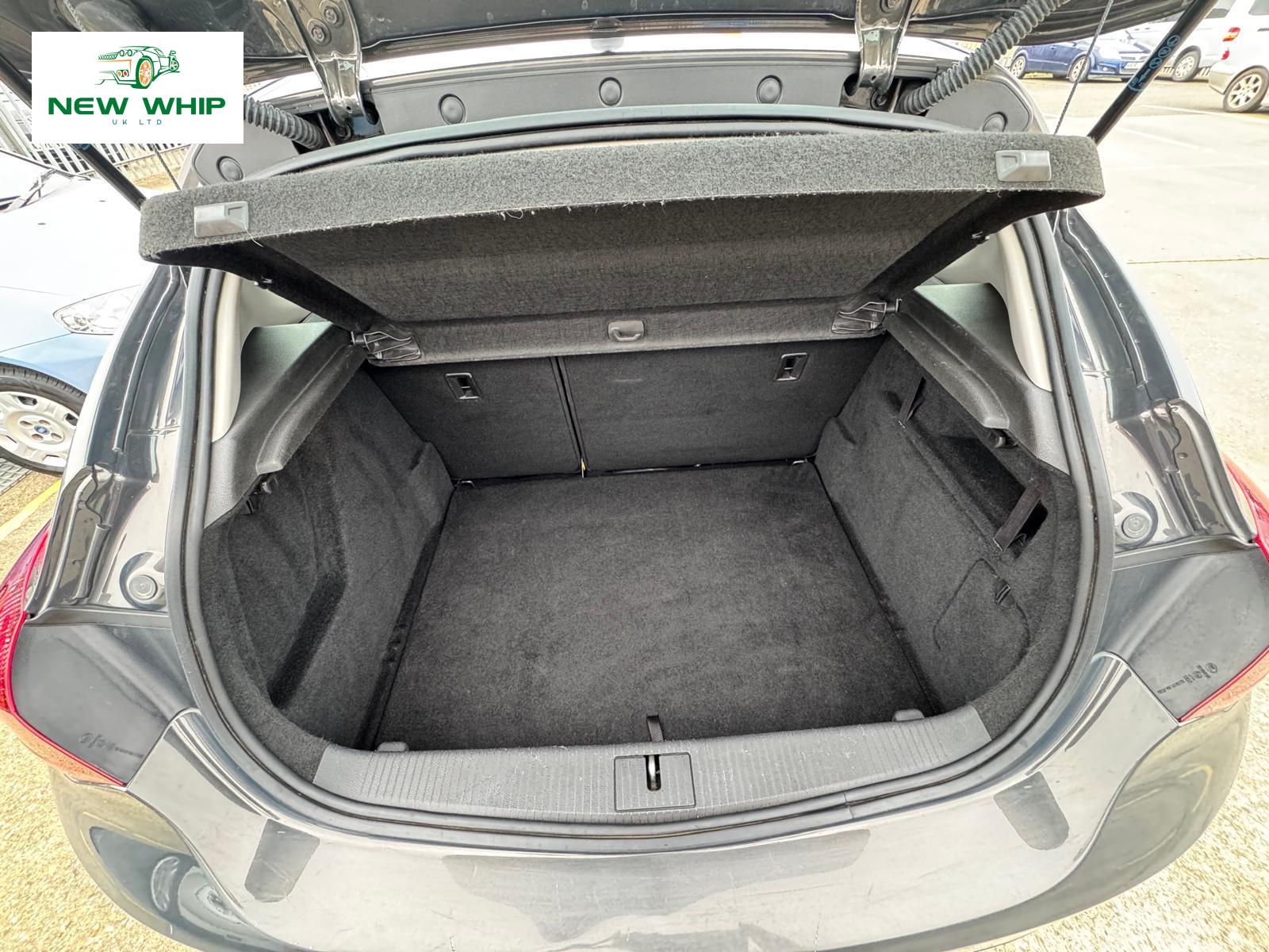 Vauxhall Astra 1.6 16v SRi Hatchback 5dr Petrol Manual Euro 5 (115 ps)