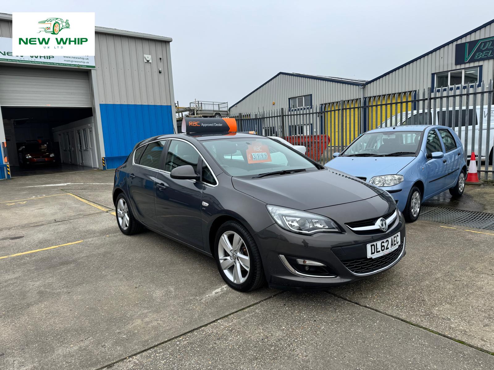 Vauxhall Astra 1.6 16v SRi Hatchback 5dr Petrol Manual Euro 5 (115 ps)